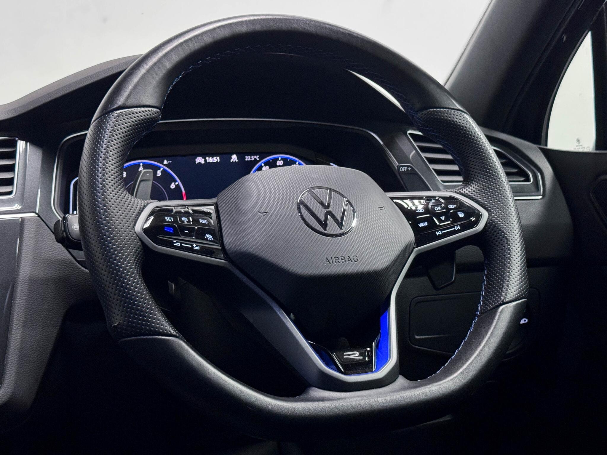 Volkswagen Tiguan view 13