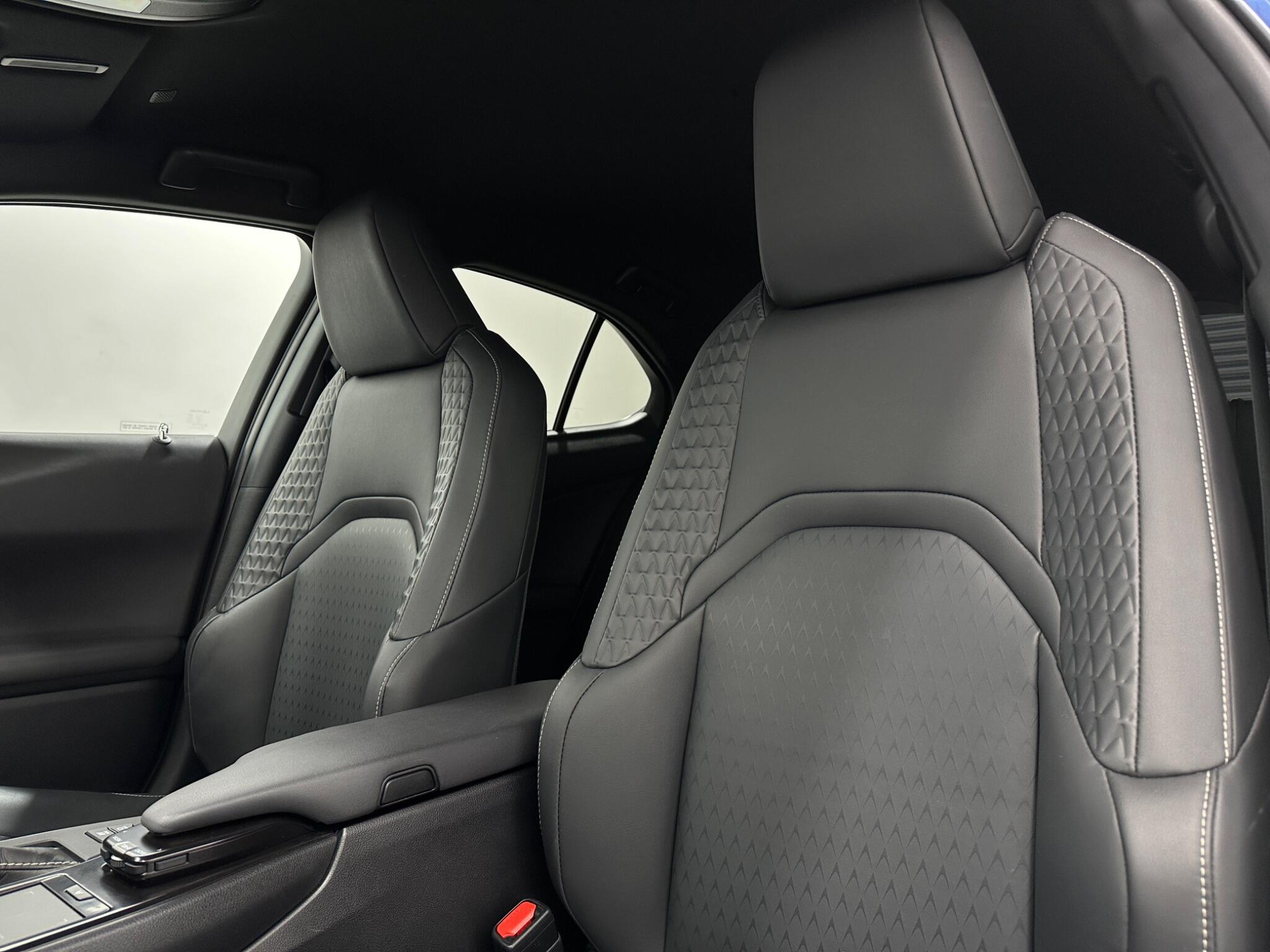 Lexus UX view 36