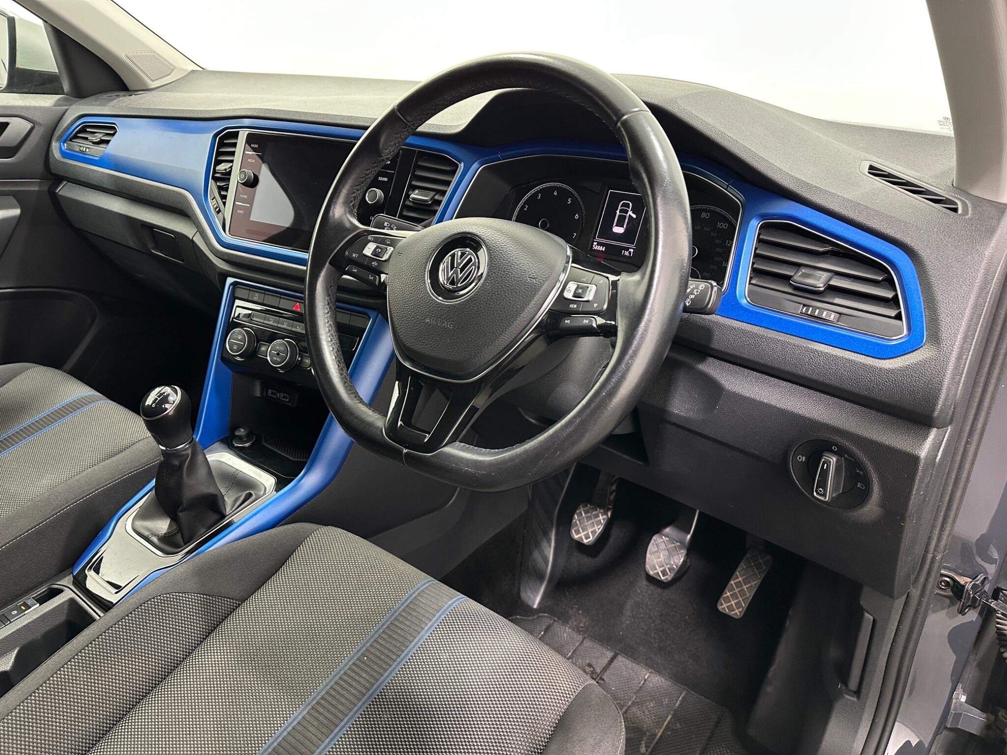 Volkswagen T-Roc view 11