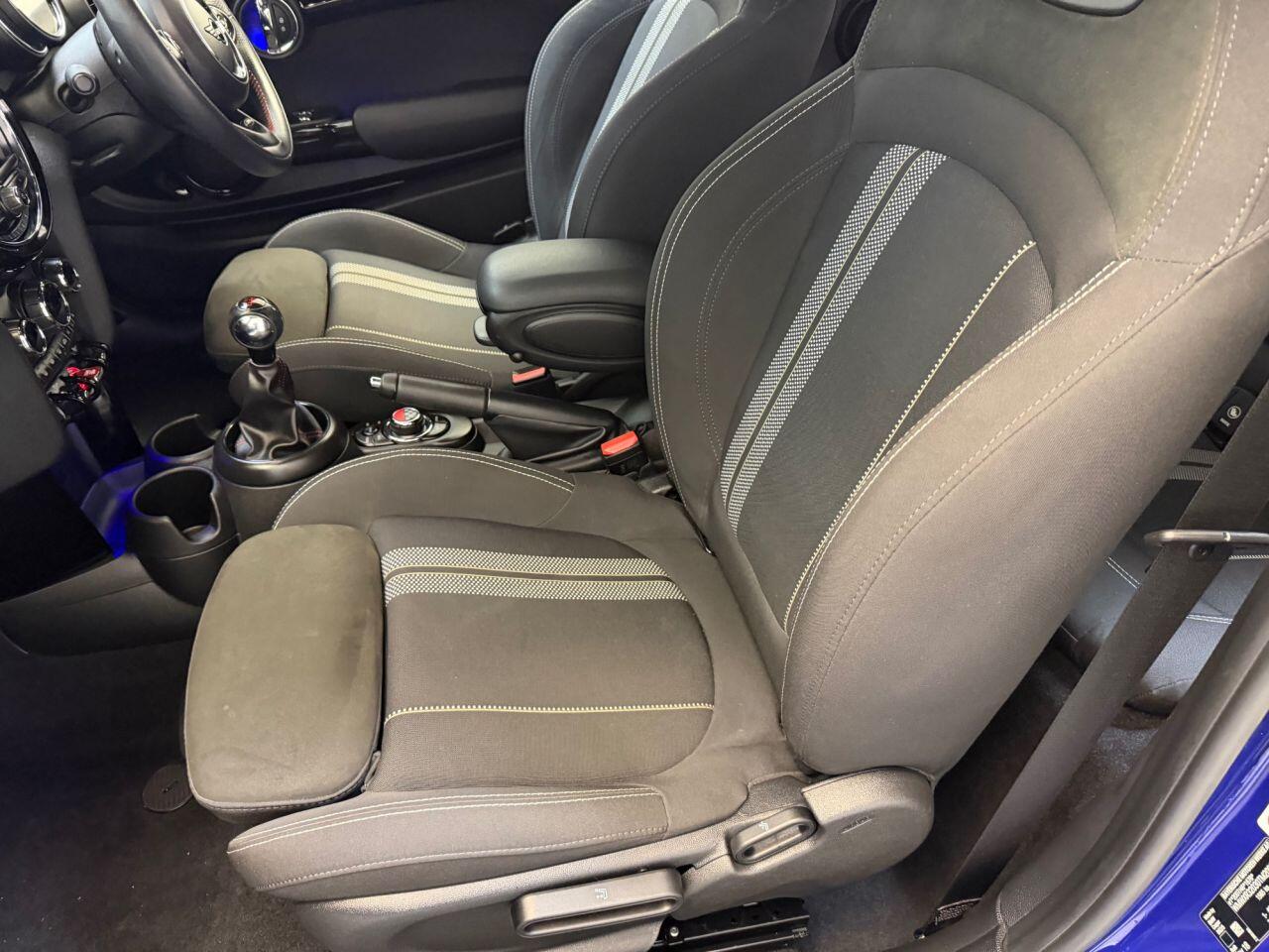 Mini Cooper view 40