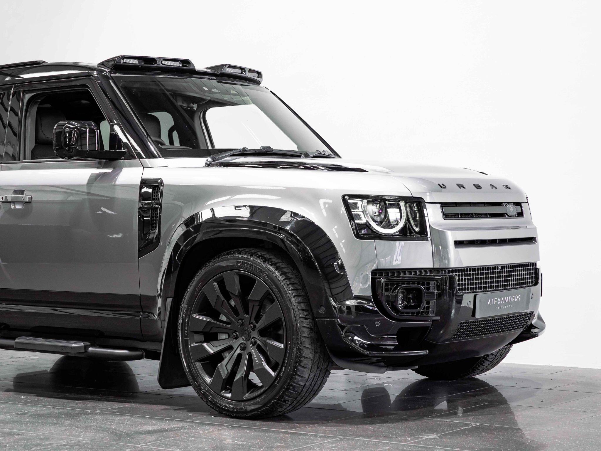 Land Rover Defender 110 view 12