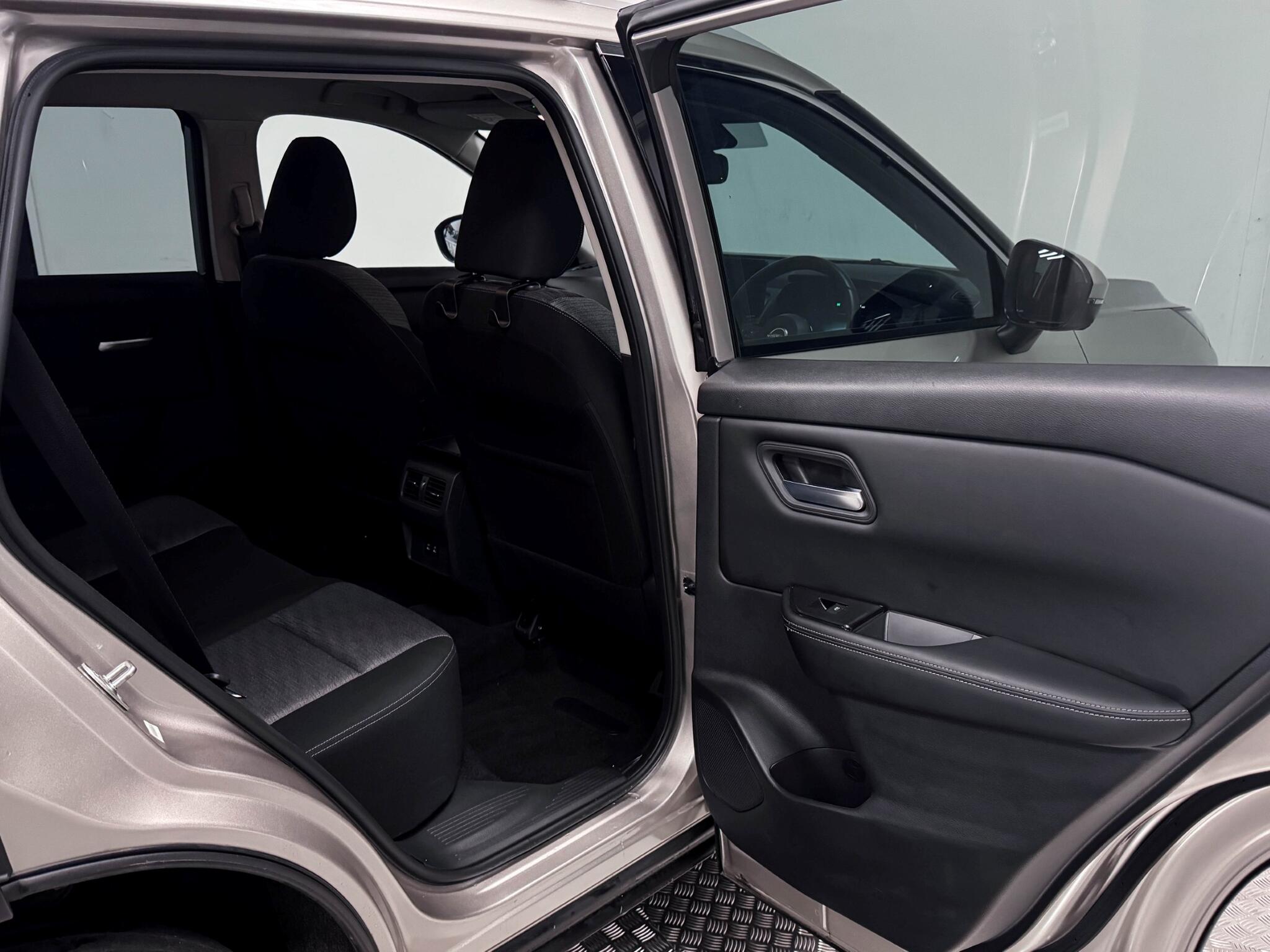 Nissan X-Trail view 9