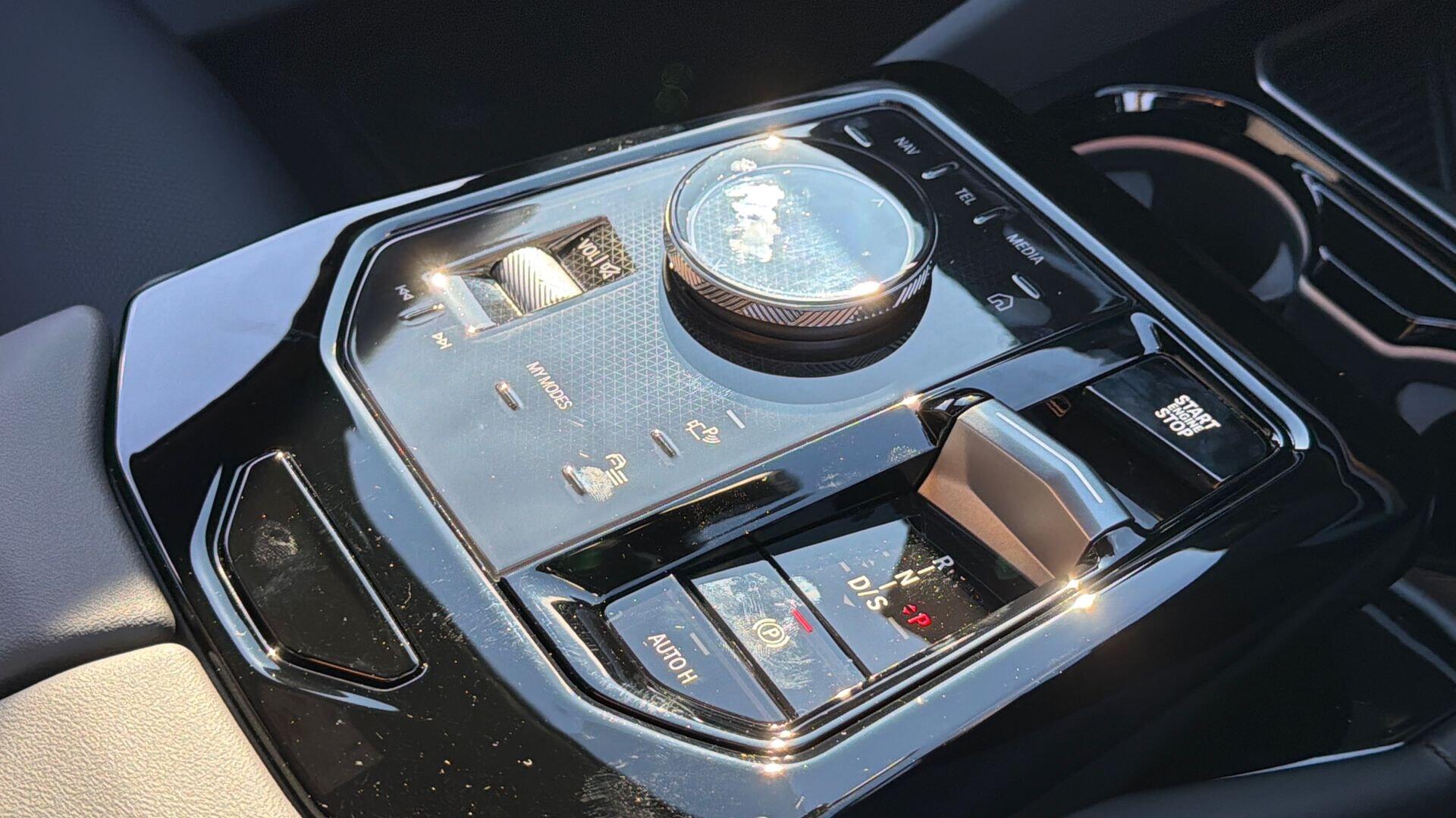 BMW 5 Series view 10