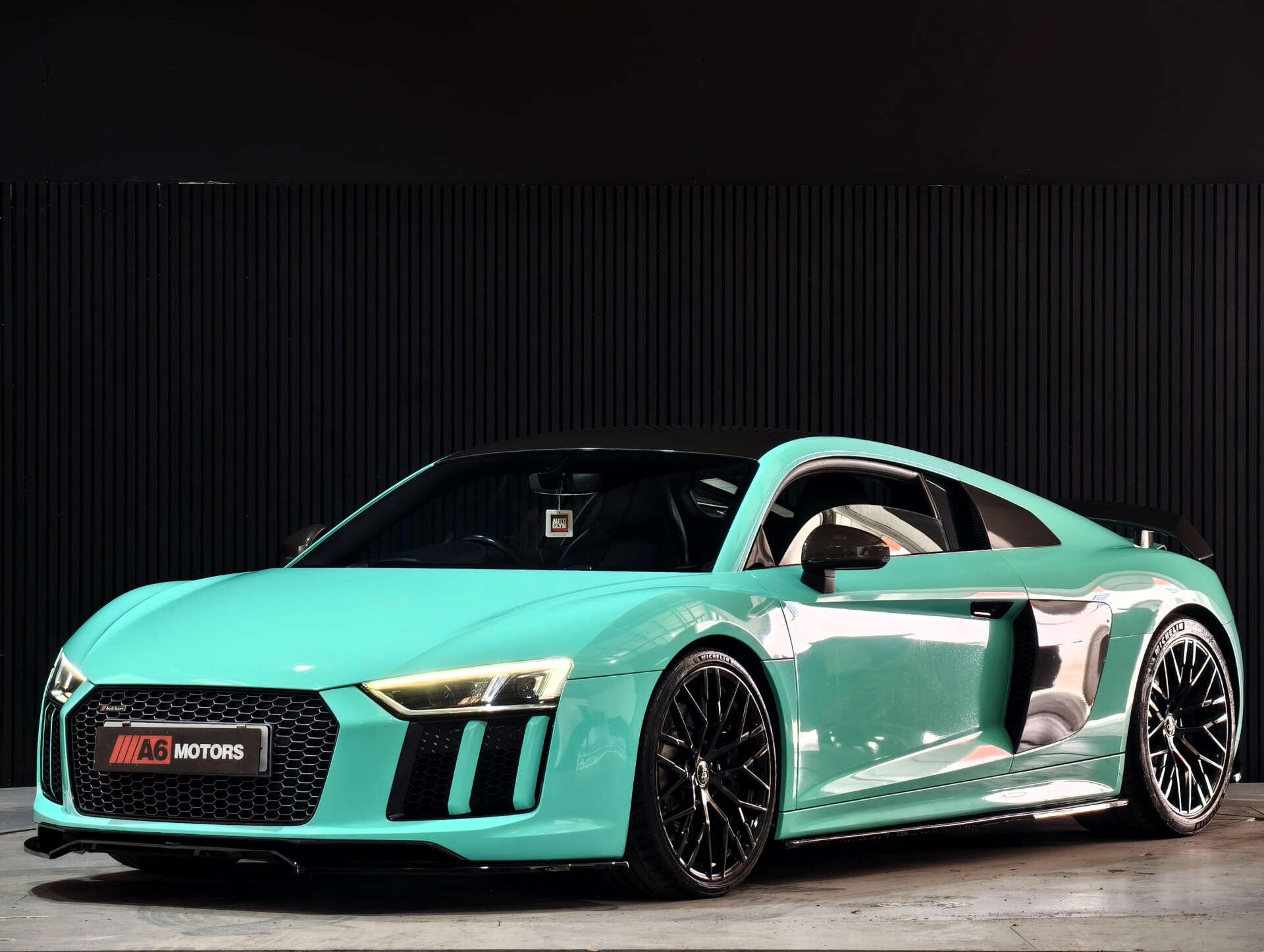 Audi R8 view 3