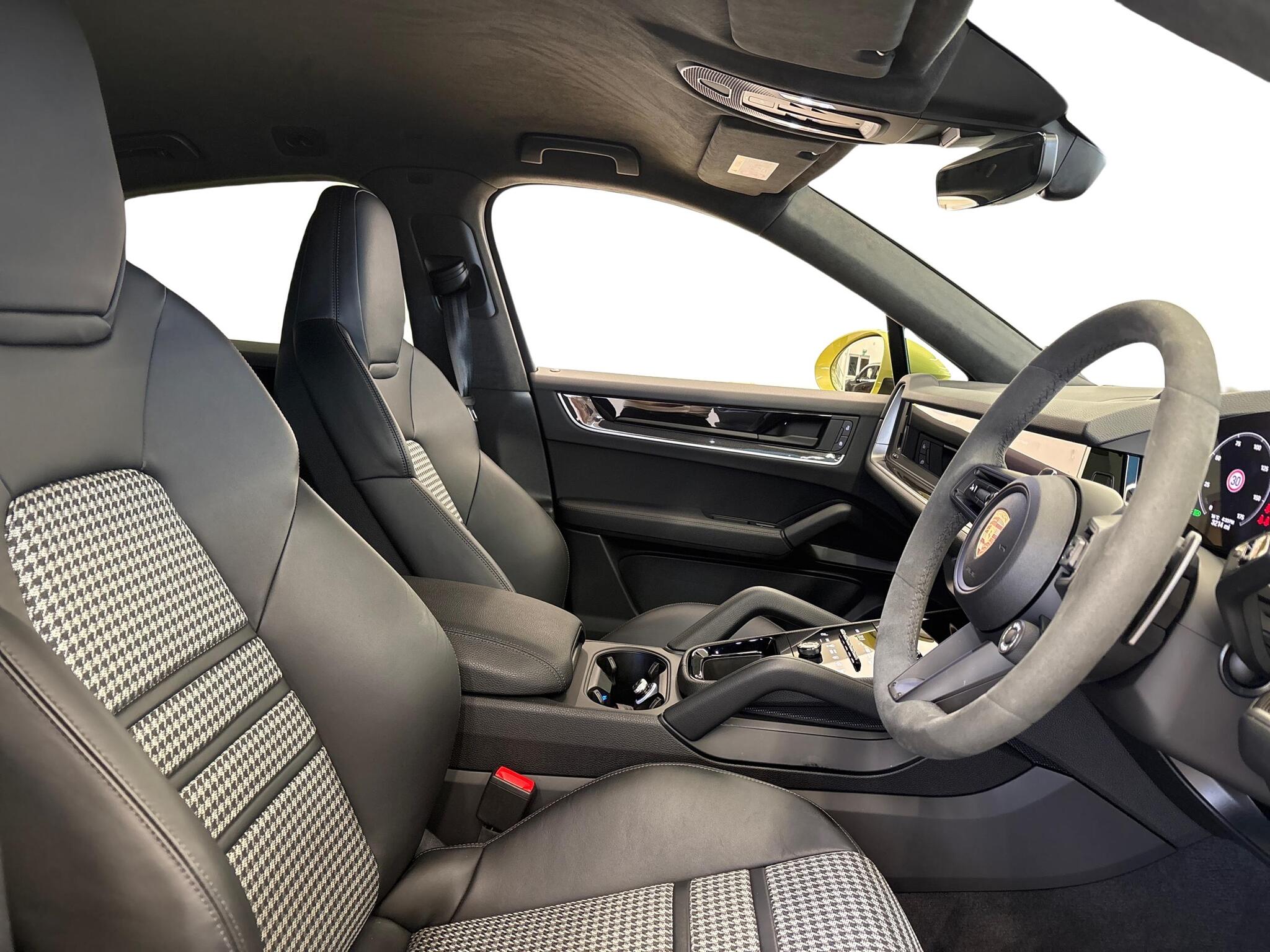 Porsche Cayenne view 11