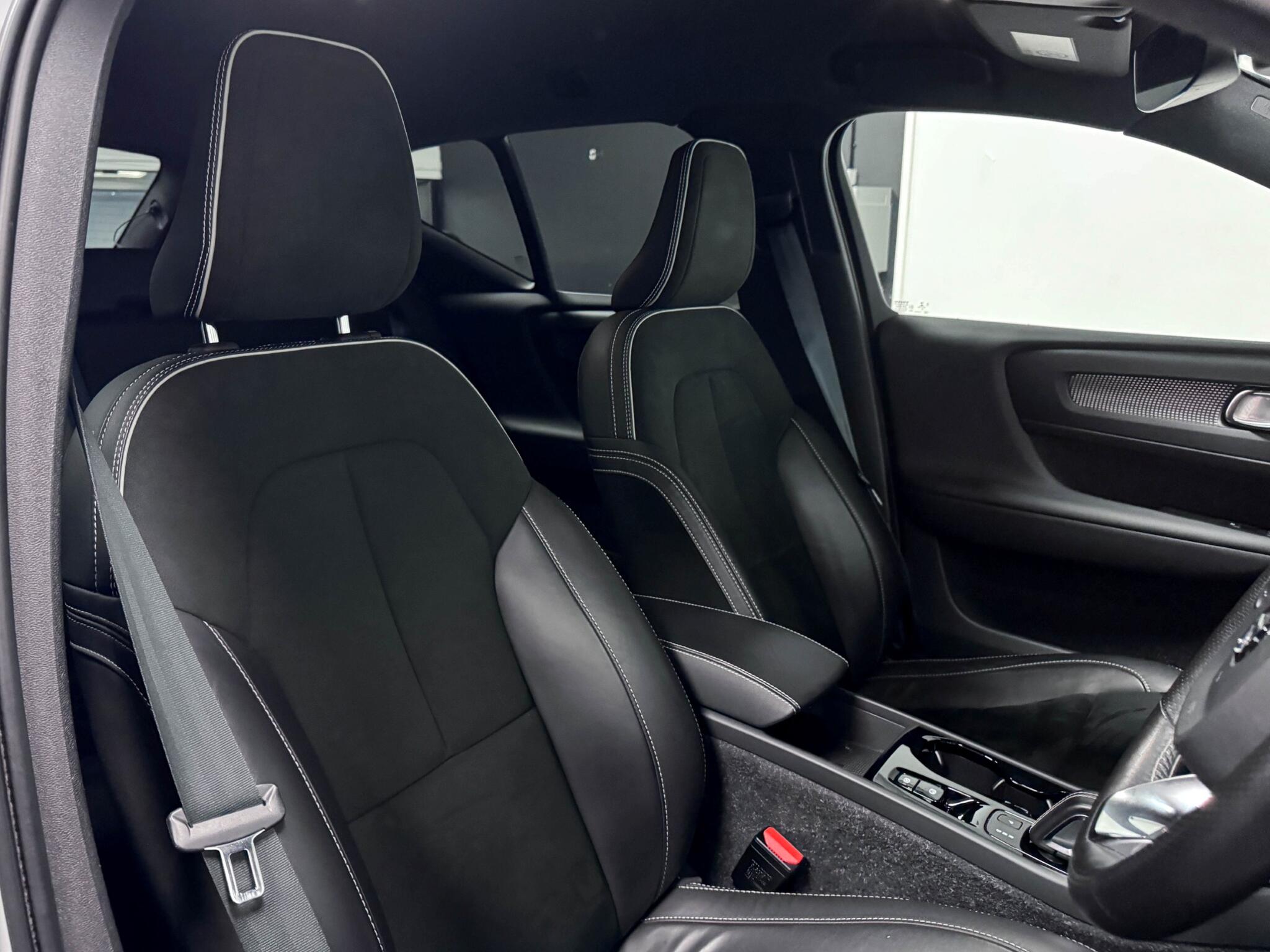 Volvo XC40 view 27