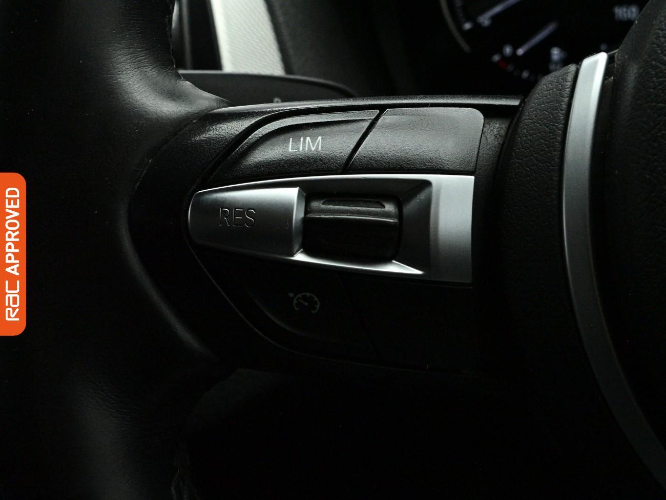 BMW 1 Series view 24