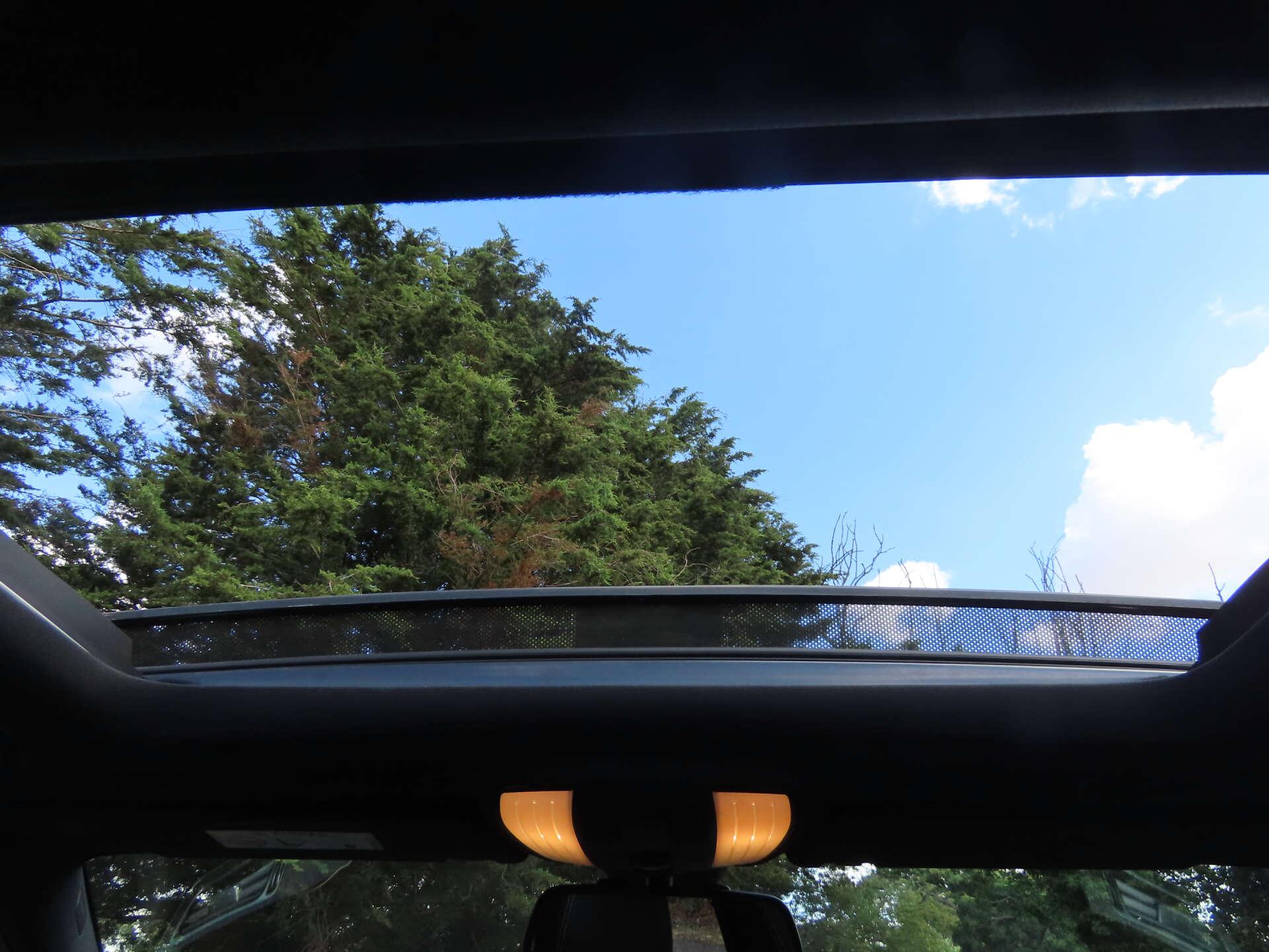 Mercedes-Benz E-Class view 19