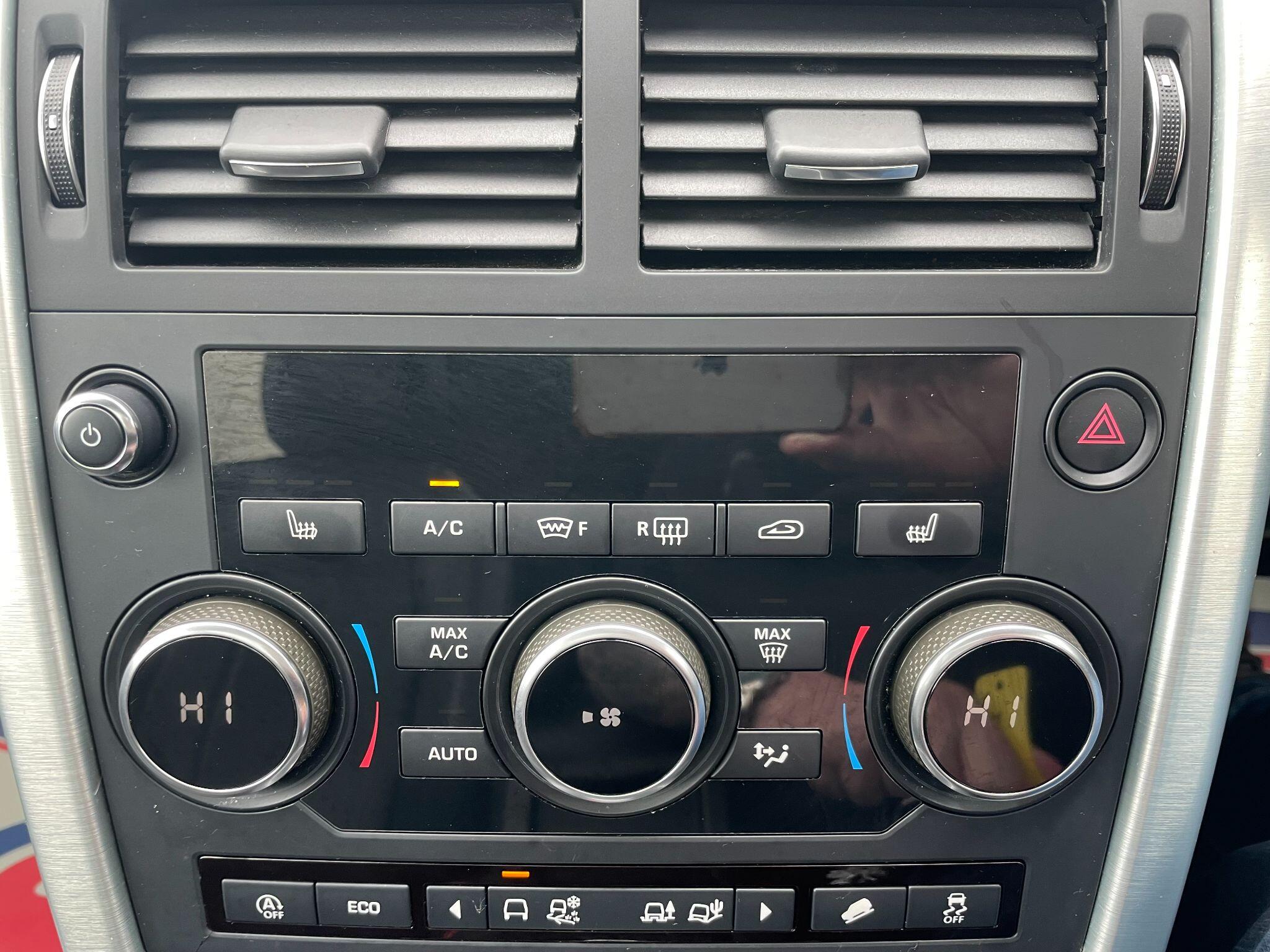 Land Rover Discovery Sport view 30
