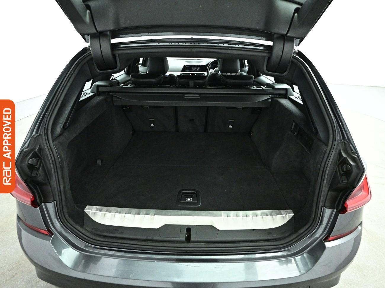 BMW 3 Series view 29