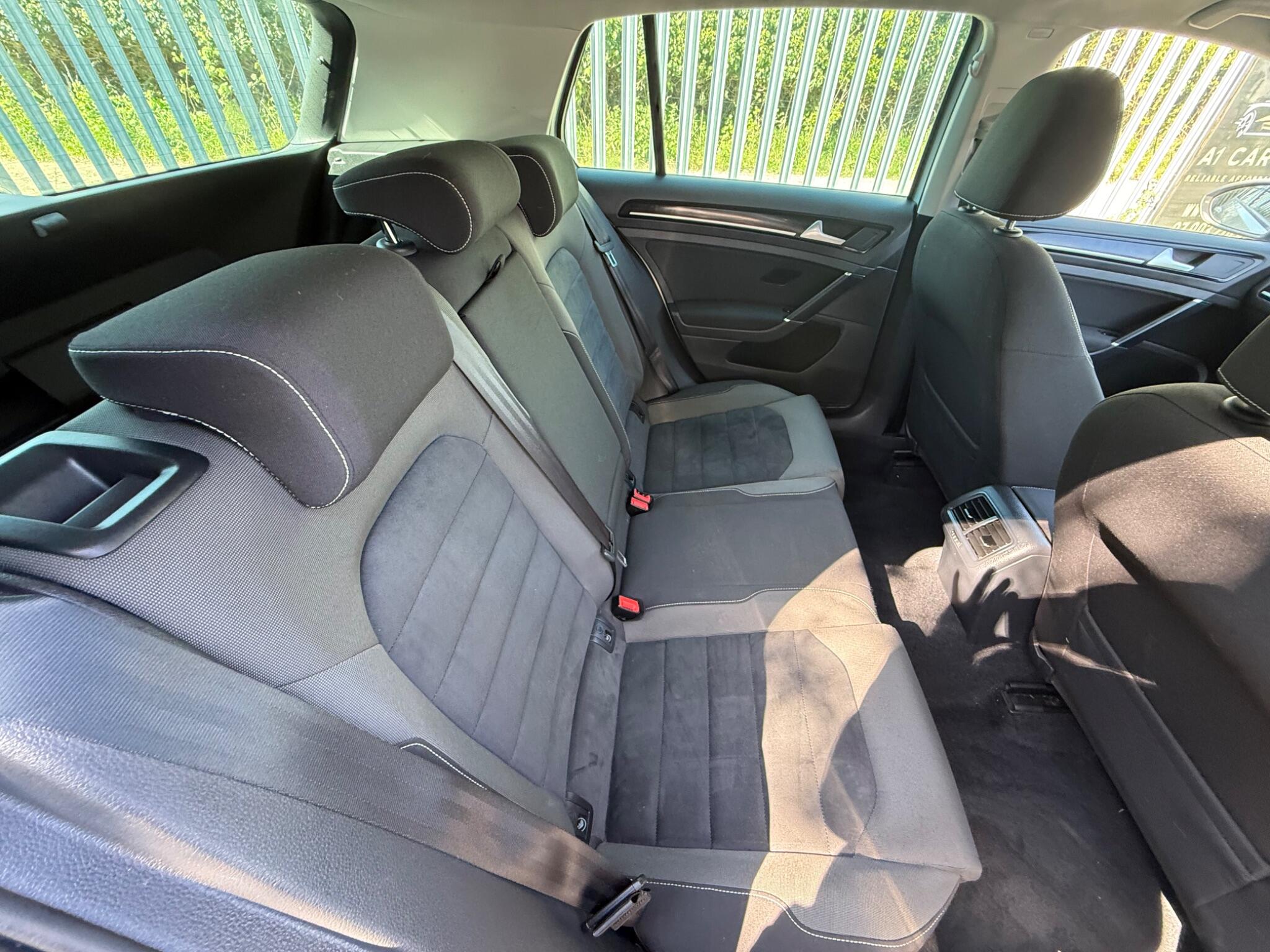 2014 Volkswagen Golf image 27