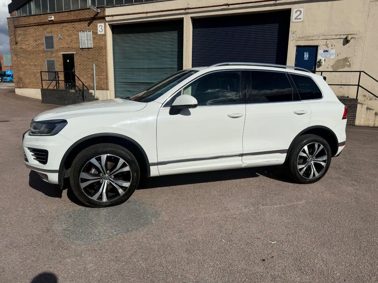 Volkswagen Touareg view 28