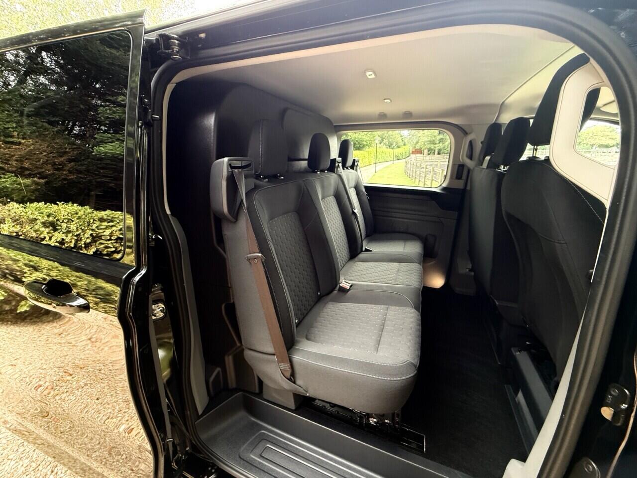 Ford Transit Custom view 16