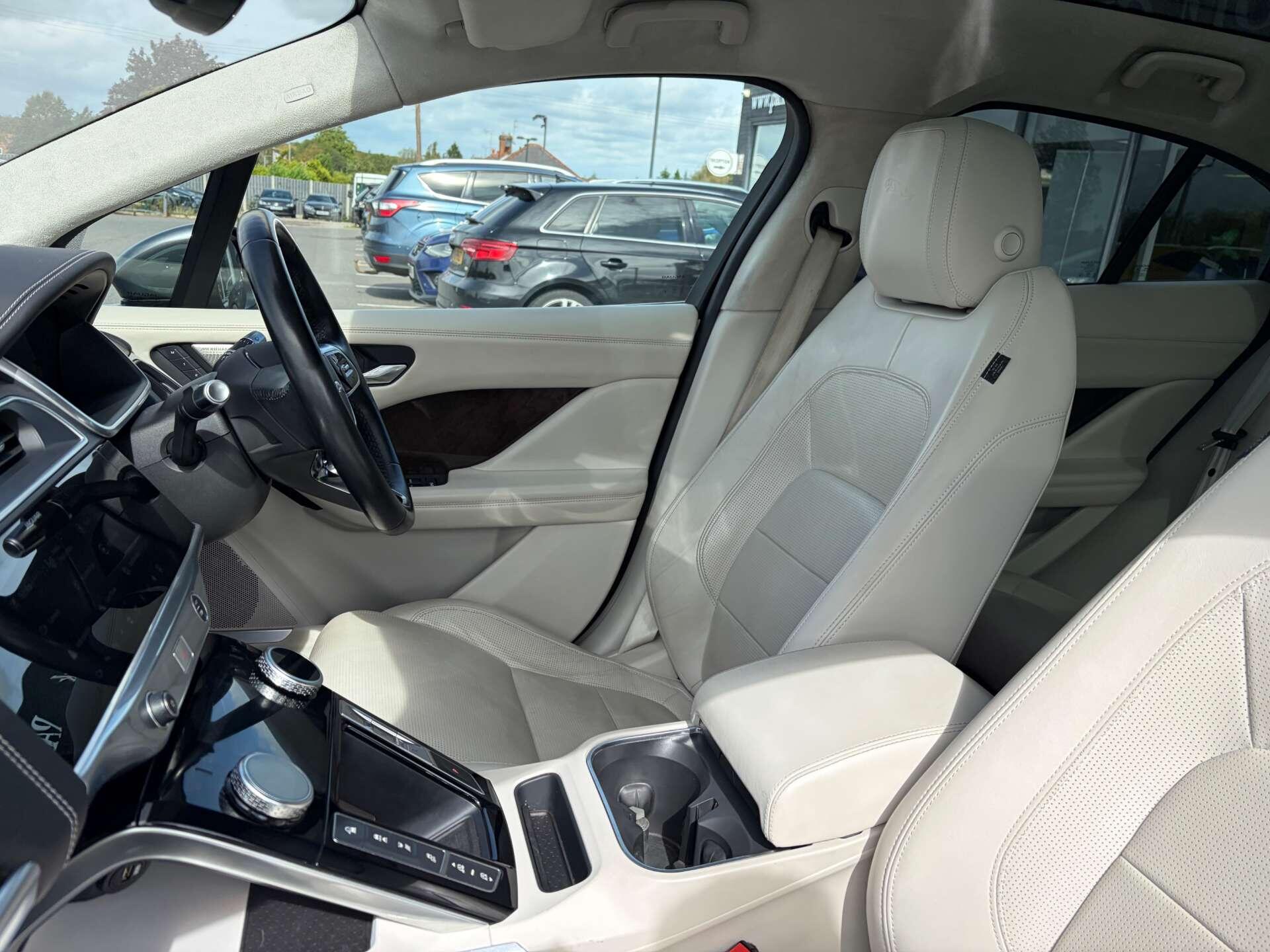 Jaguar I-Pace view 18