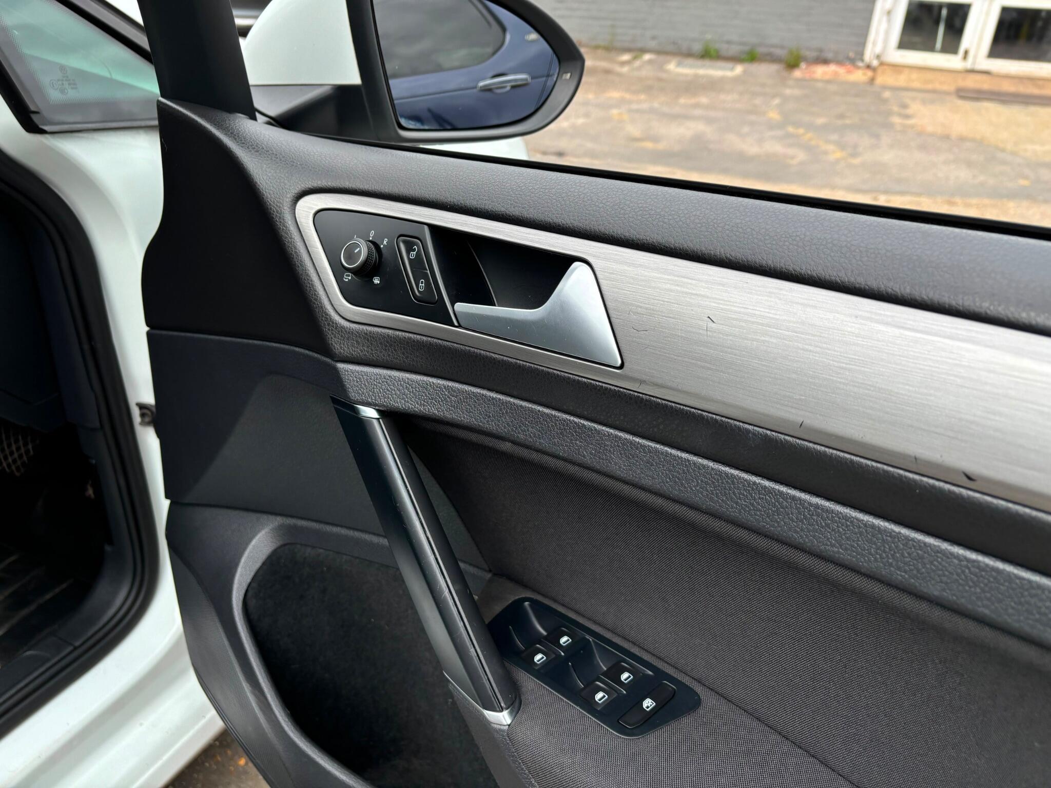 Volkswagen Golf view 16