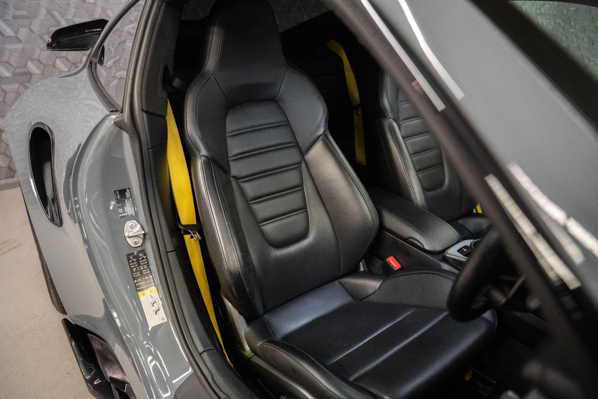 Porsche 911 view 15