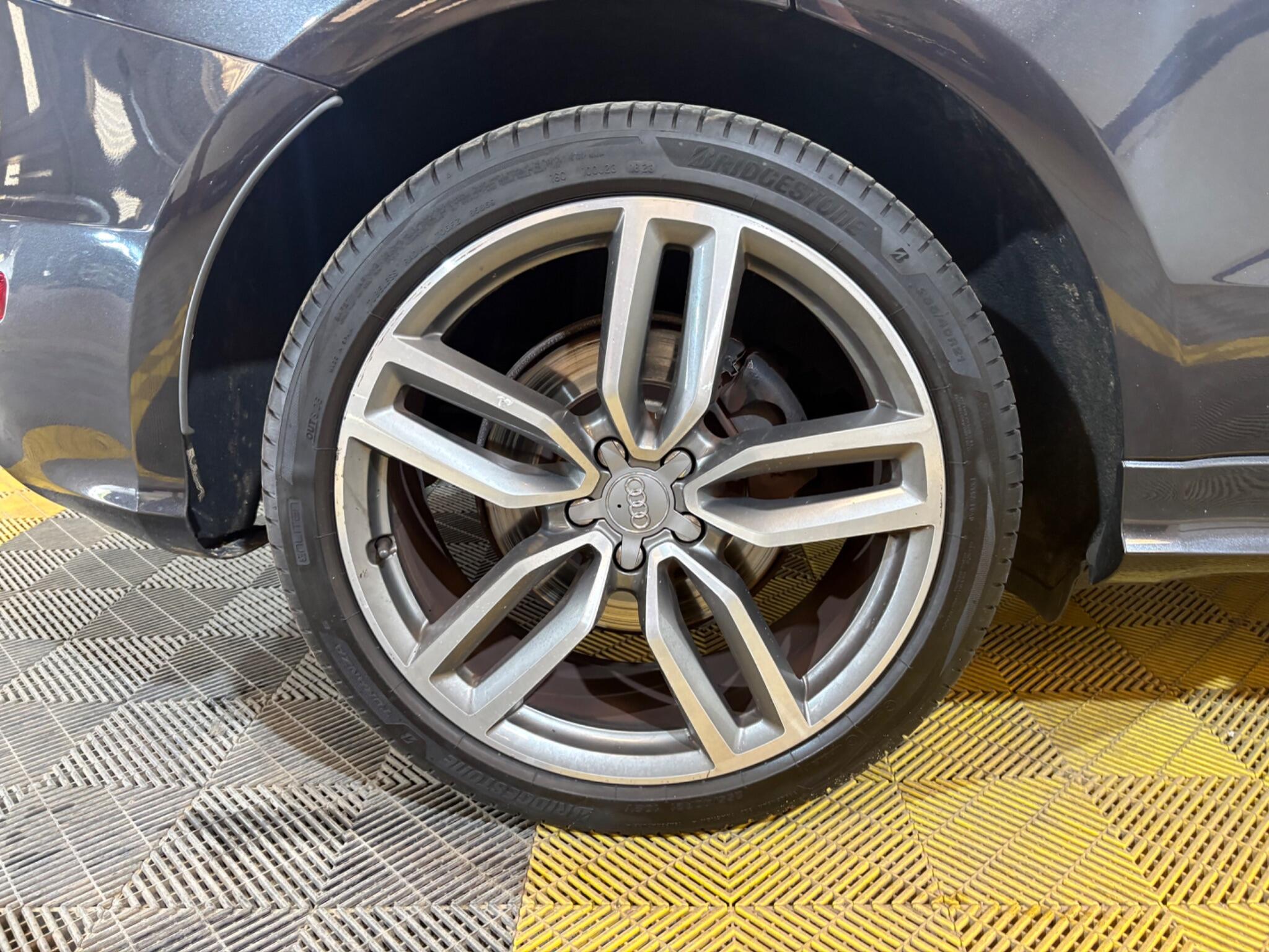 Audi SQ5 view 46
