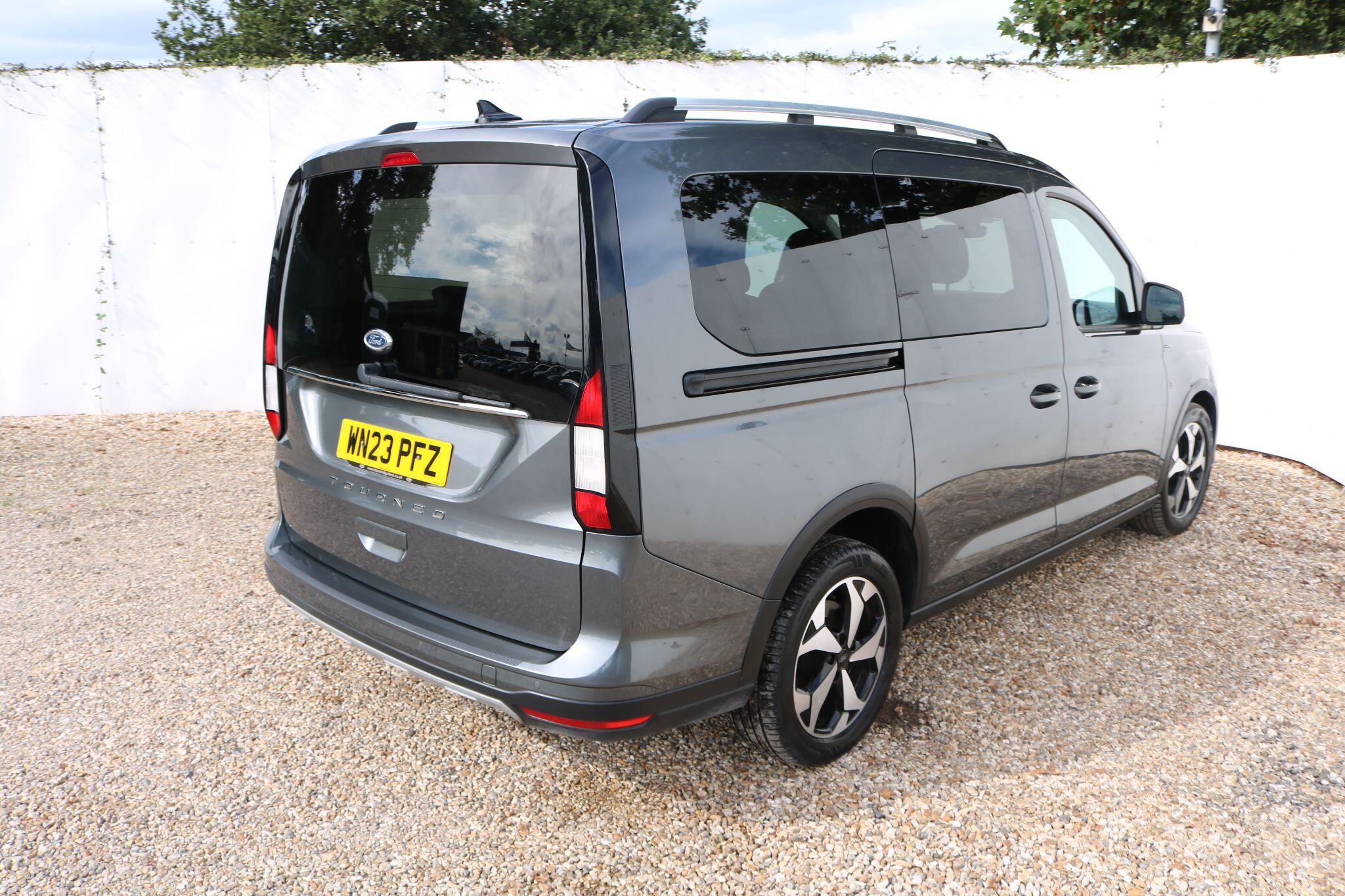 Ford Grand Tourneo Connect view 19