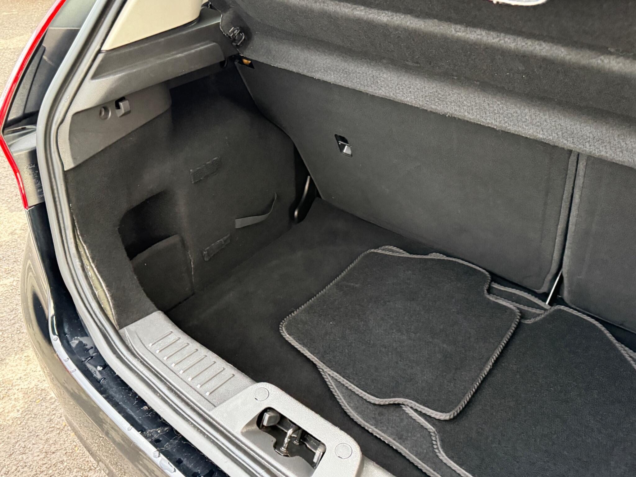 Ford Fiesta - Image 42