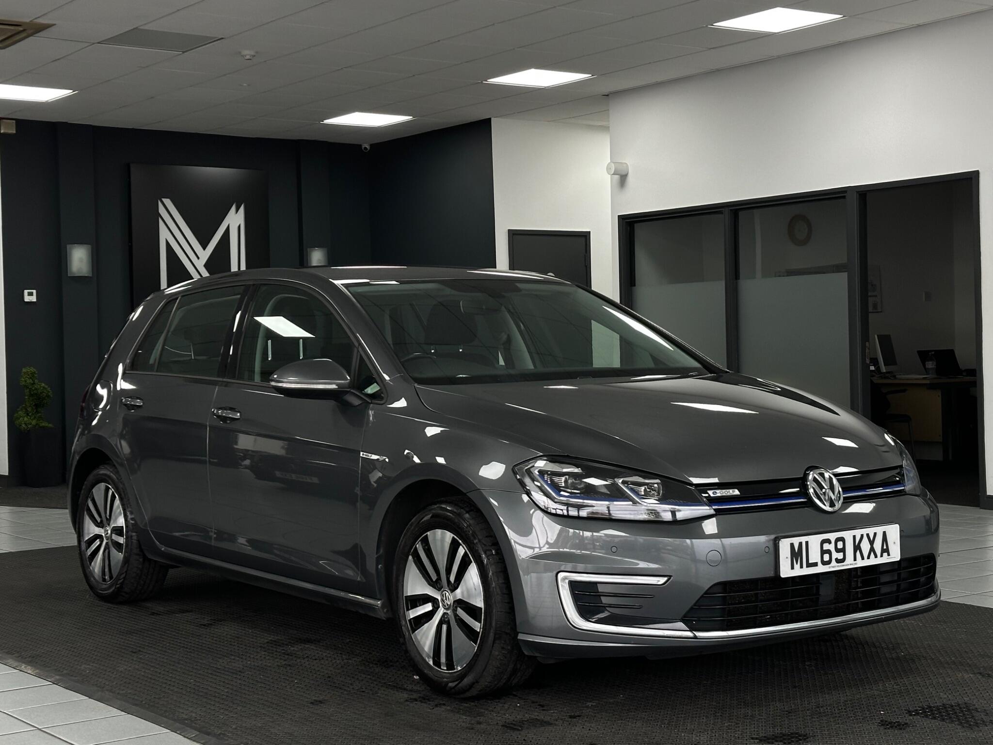 Volkswagen E-Golf view 3