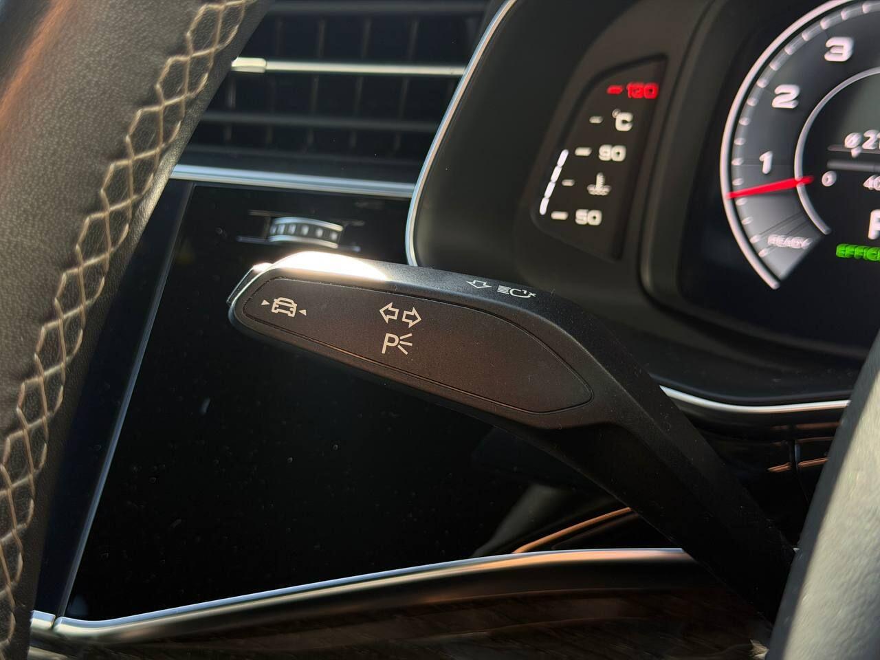 Audi Q7 view 34