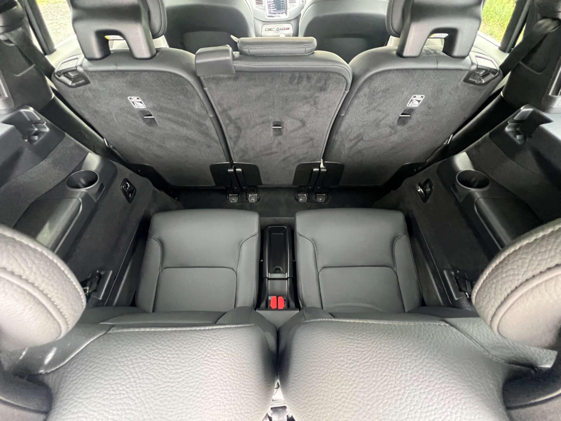 Volvo XC90 view 32