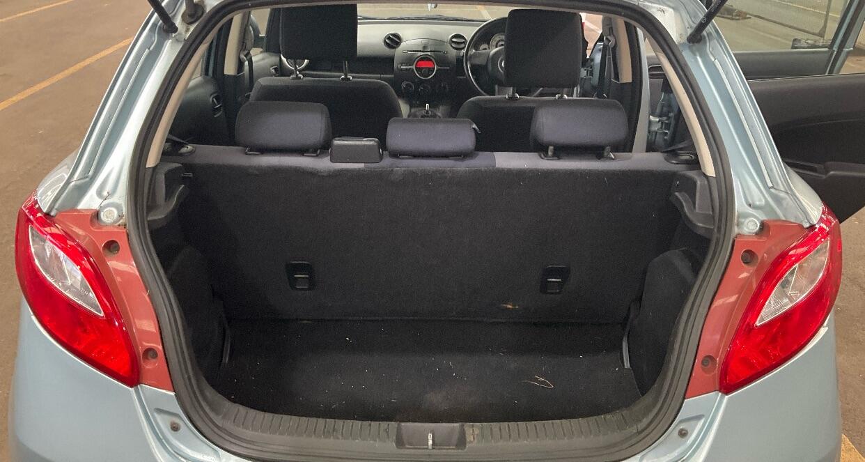 Mazda Mazda2 view 14