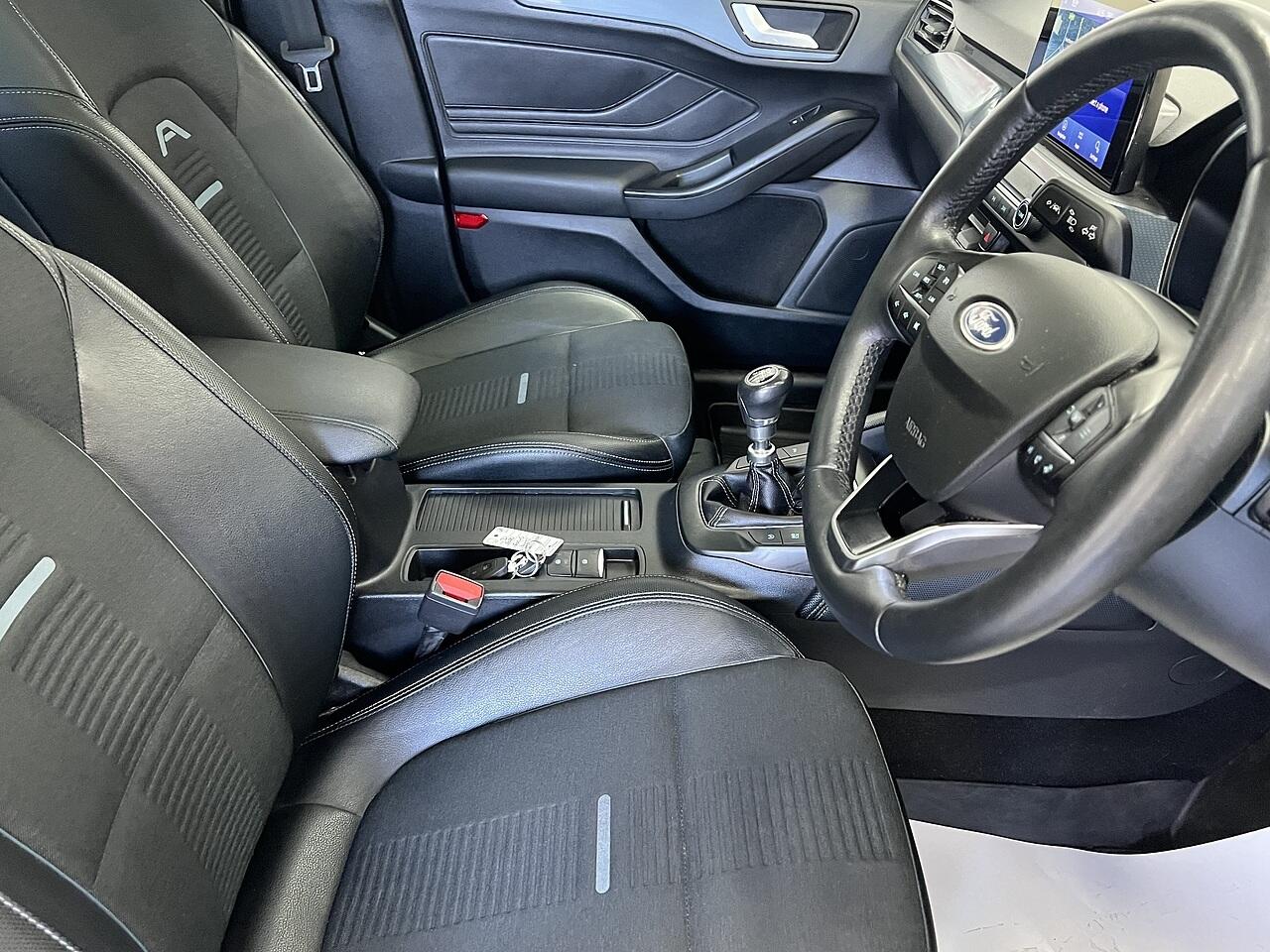 Ford Focus view 8