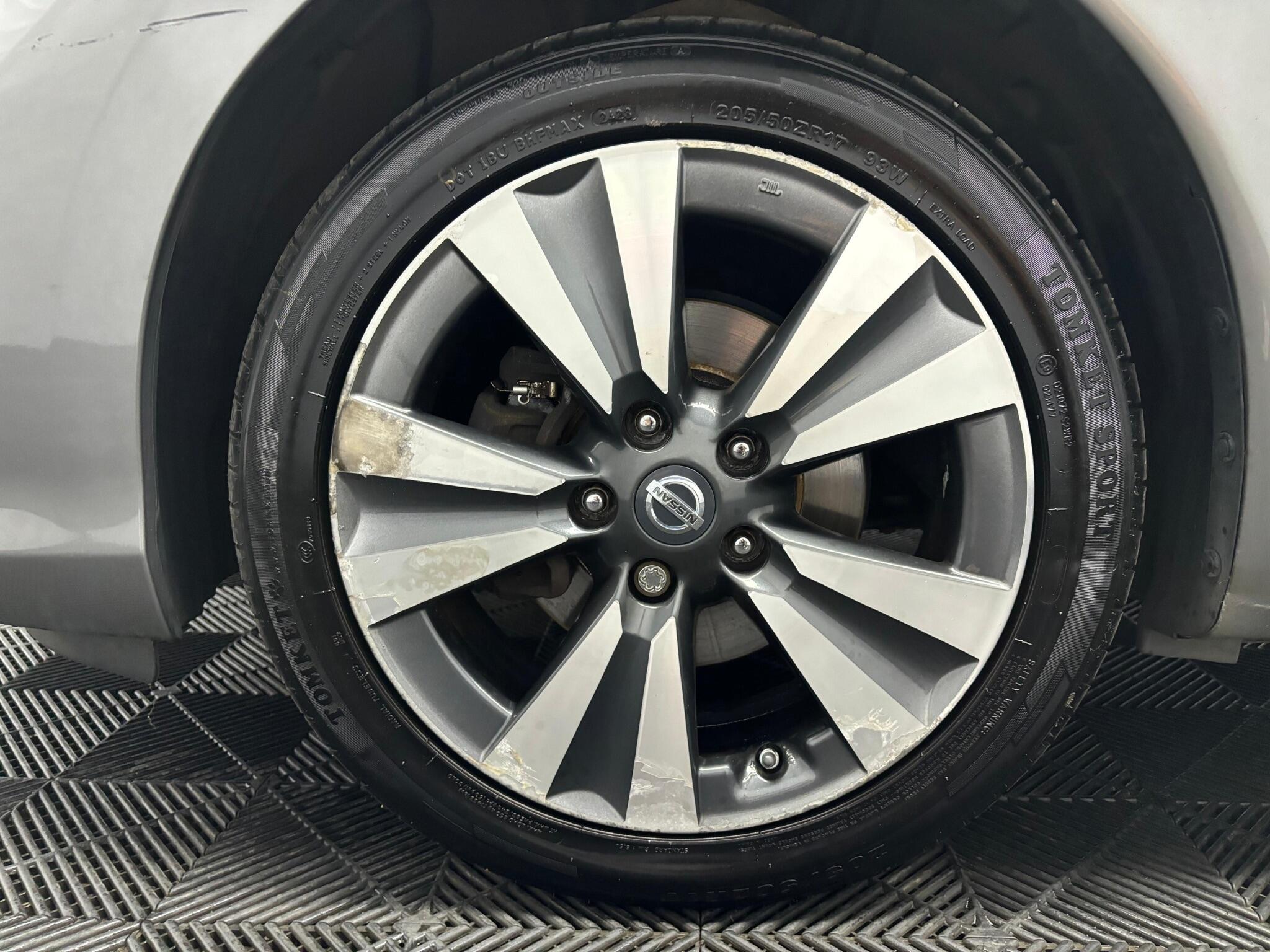 Nissan Pulsar view 28