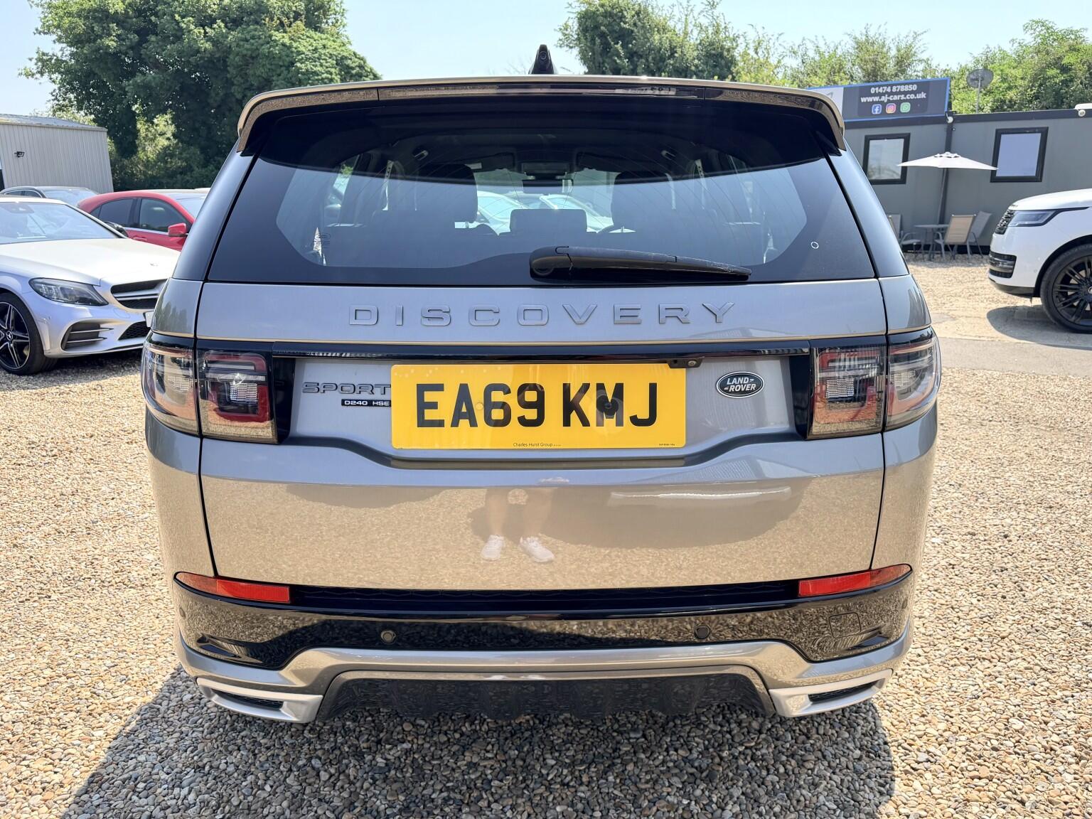 Land Rover Discovery Sport view 5