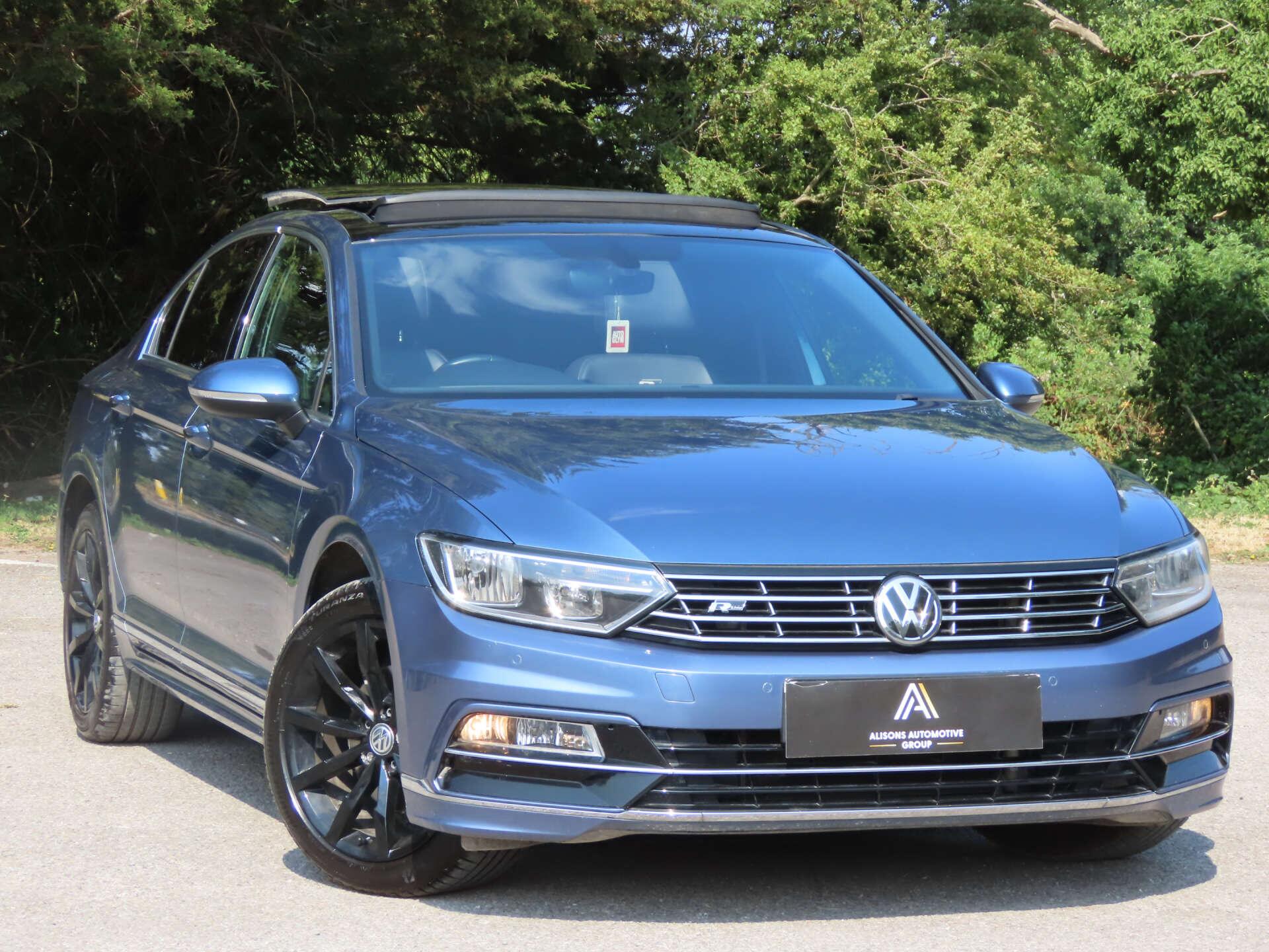 Volkswagen Passat view 3