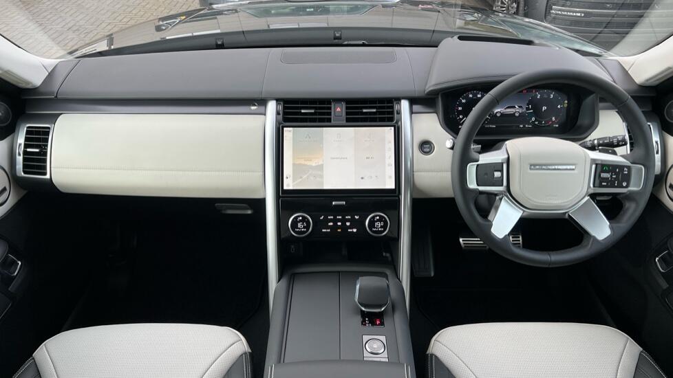 Land Rover Discovery view 9
