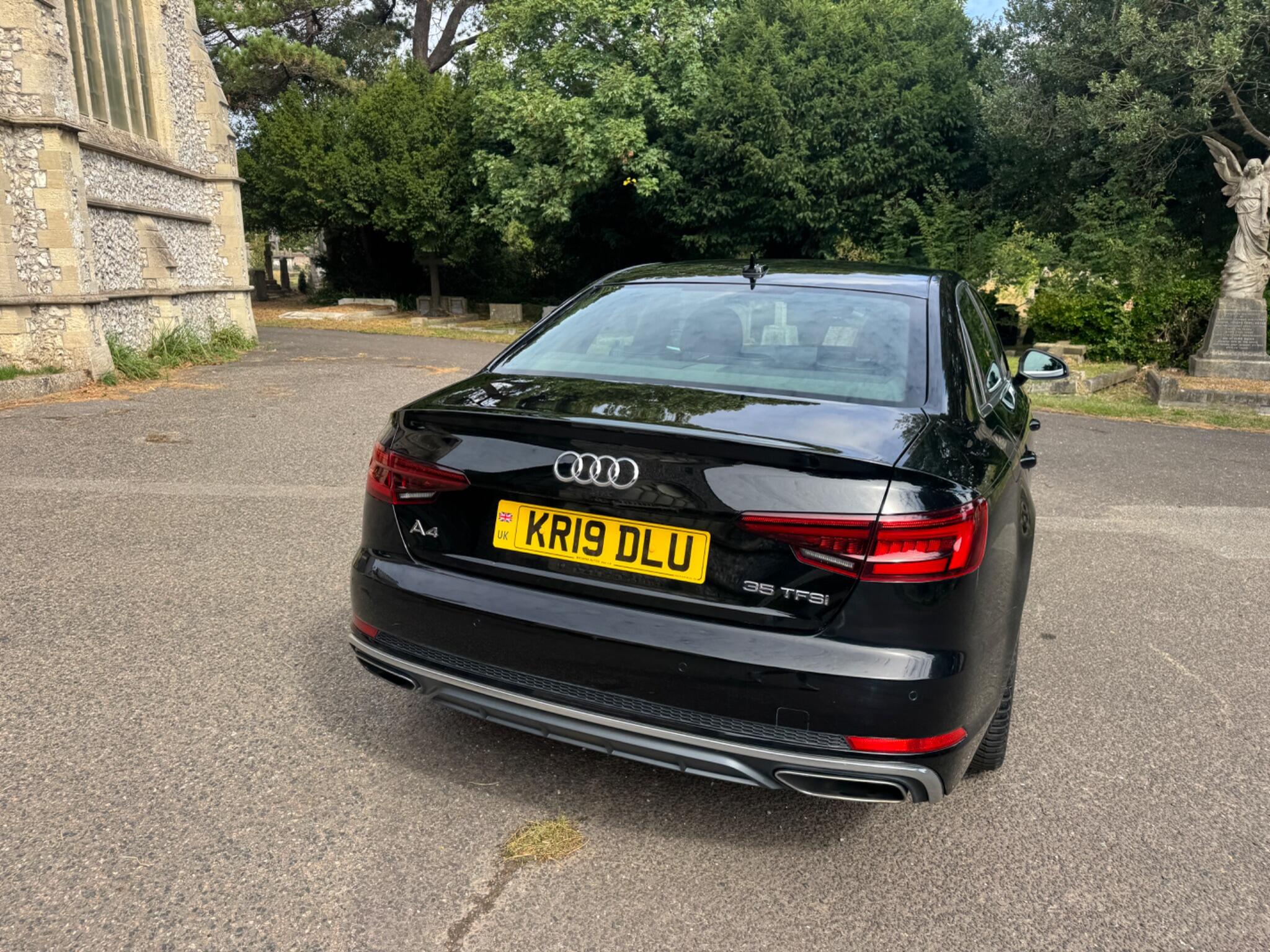 Audi A4 view 16