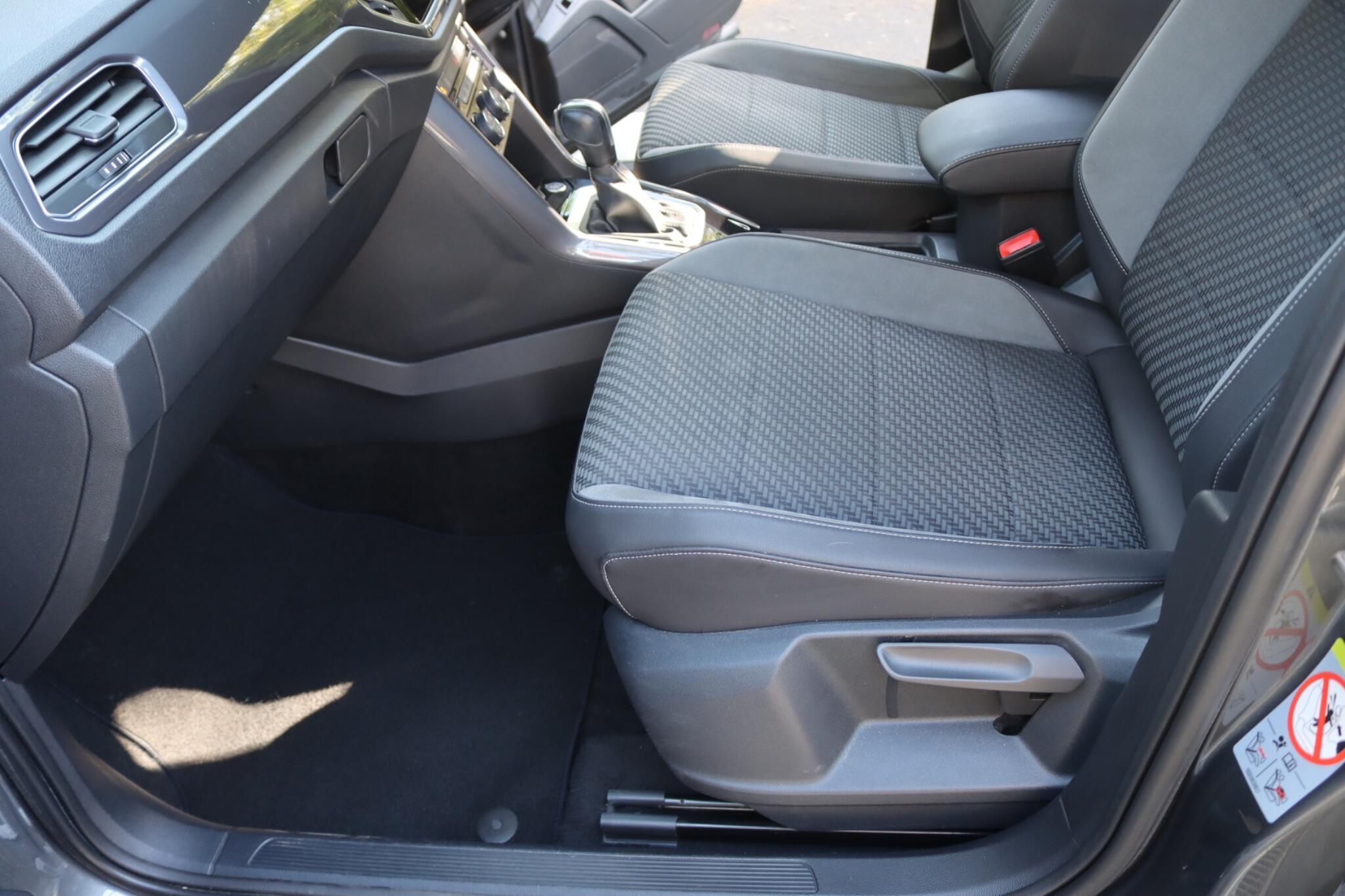 Volkswagen T-Roc view 37