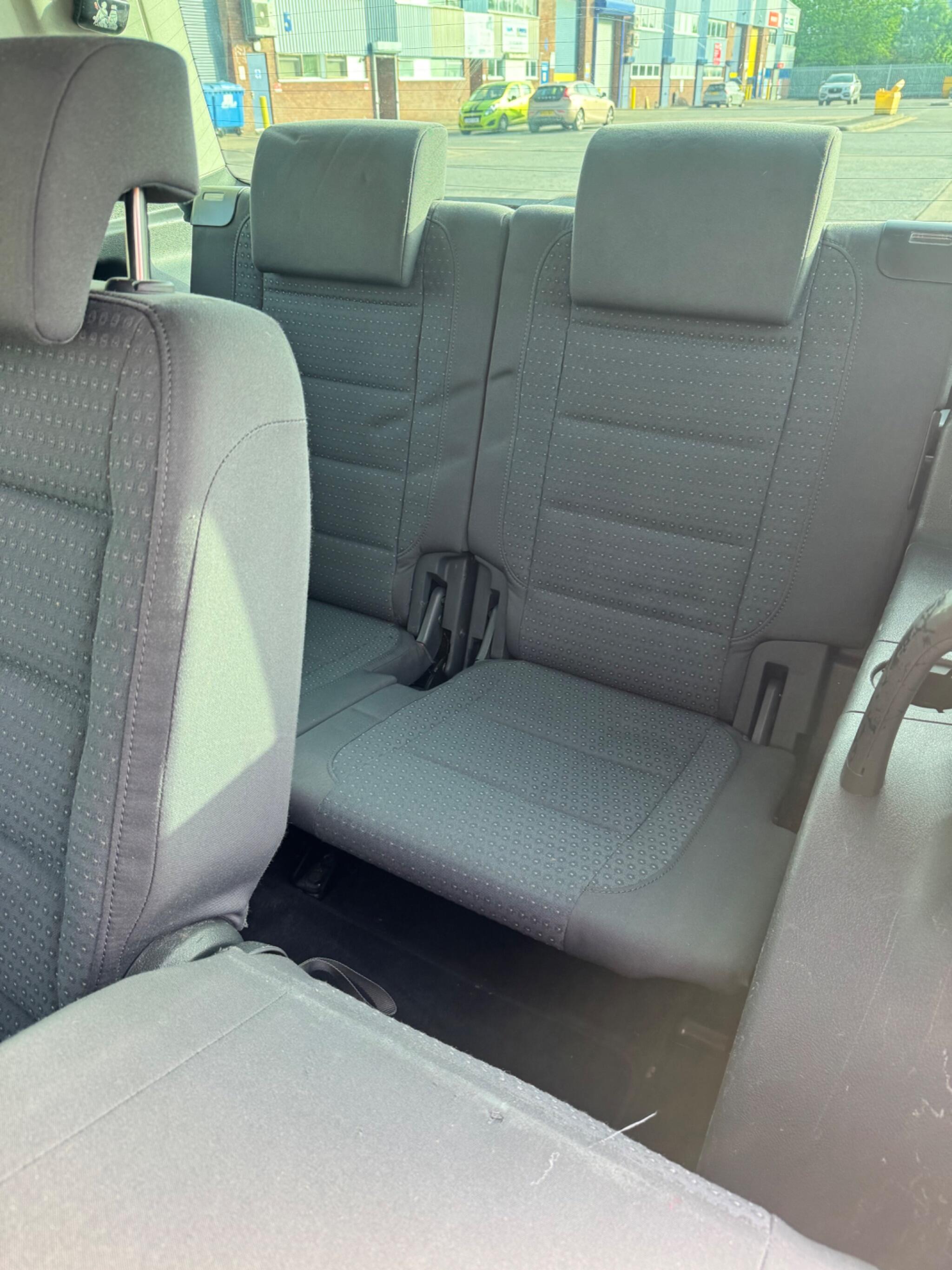 Volkswagen Touran view 24