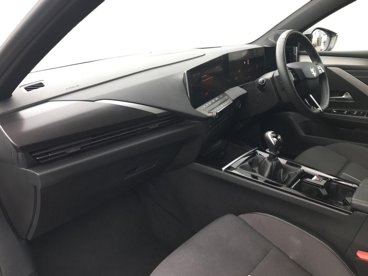 Vauxhall Astra view 5