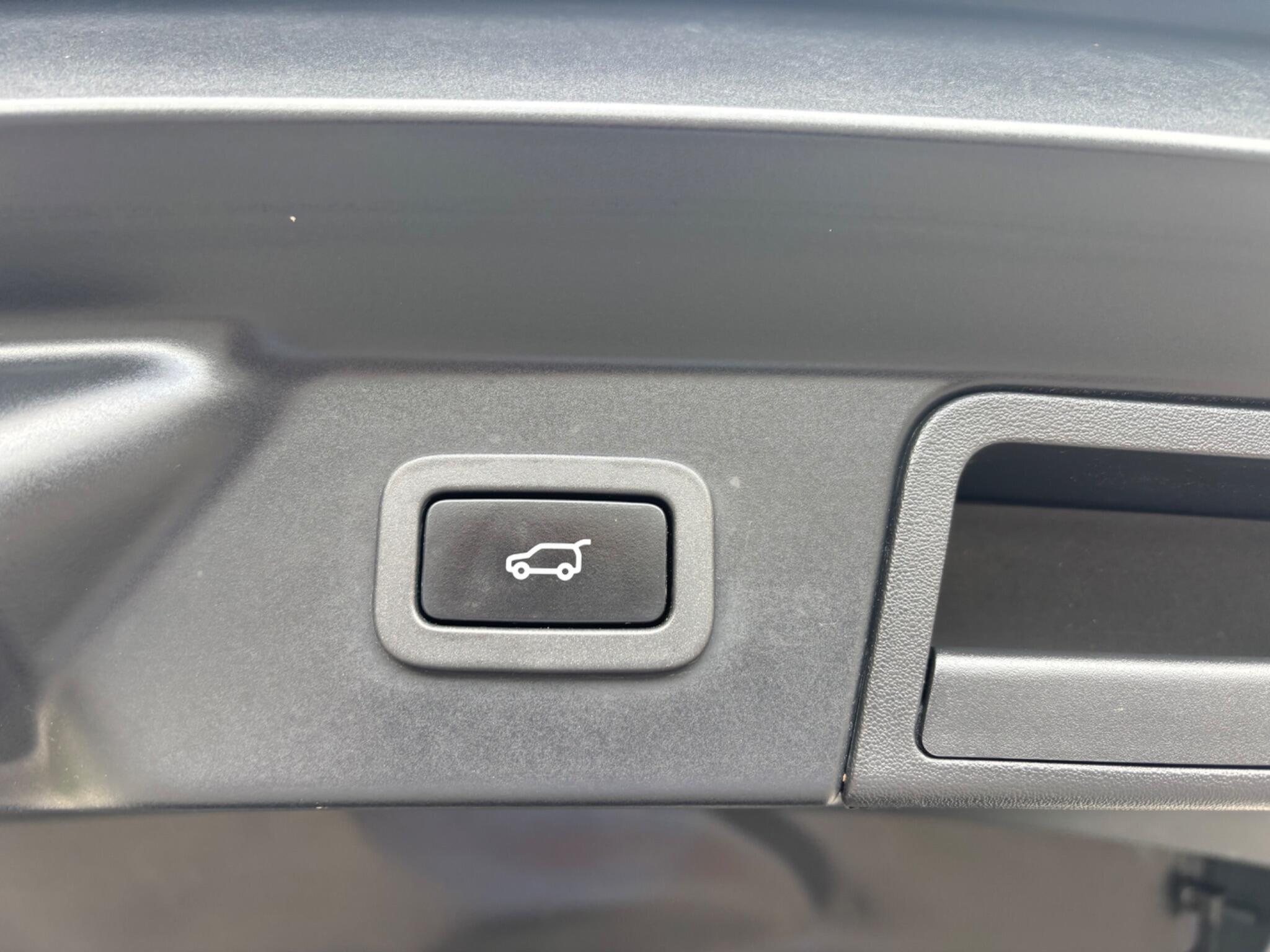Land Rover Range Rover Velar view 24