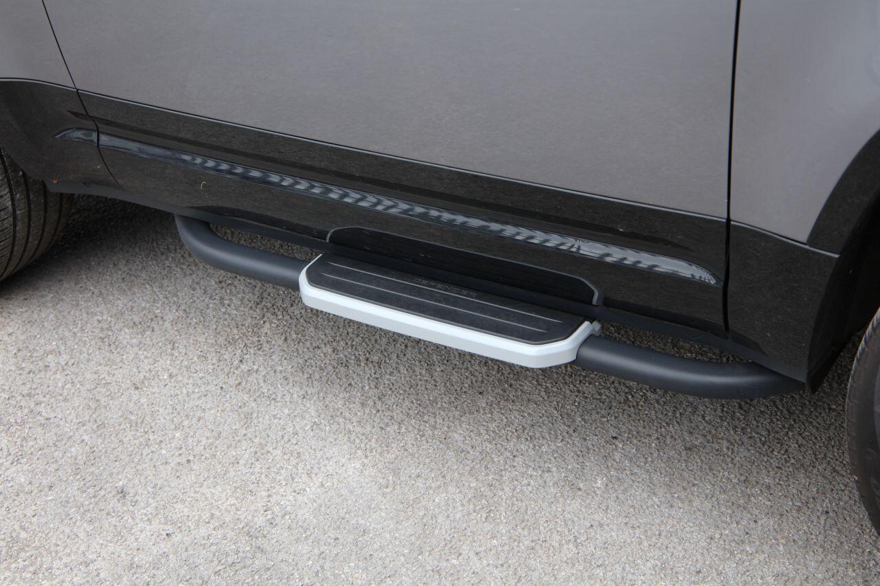 Land Rover Defender view 24