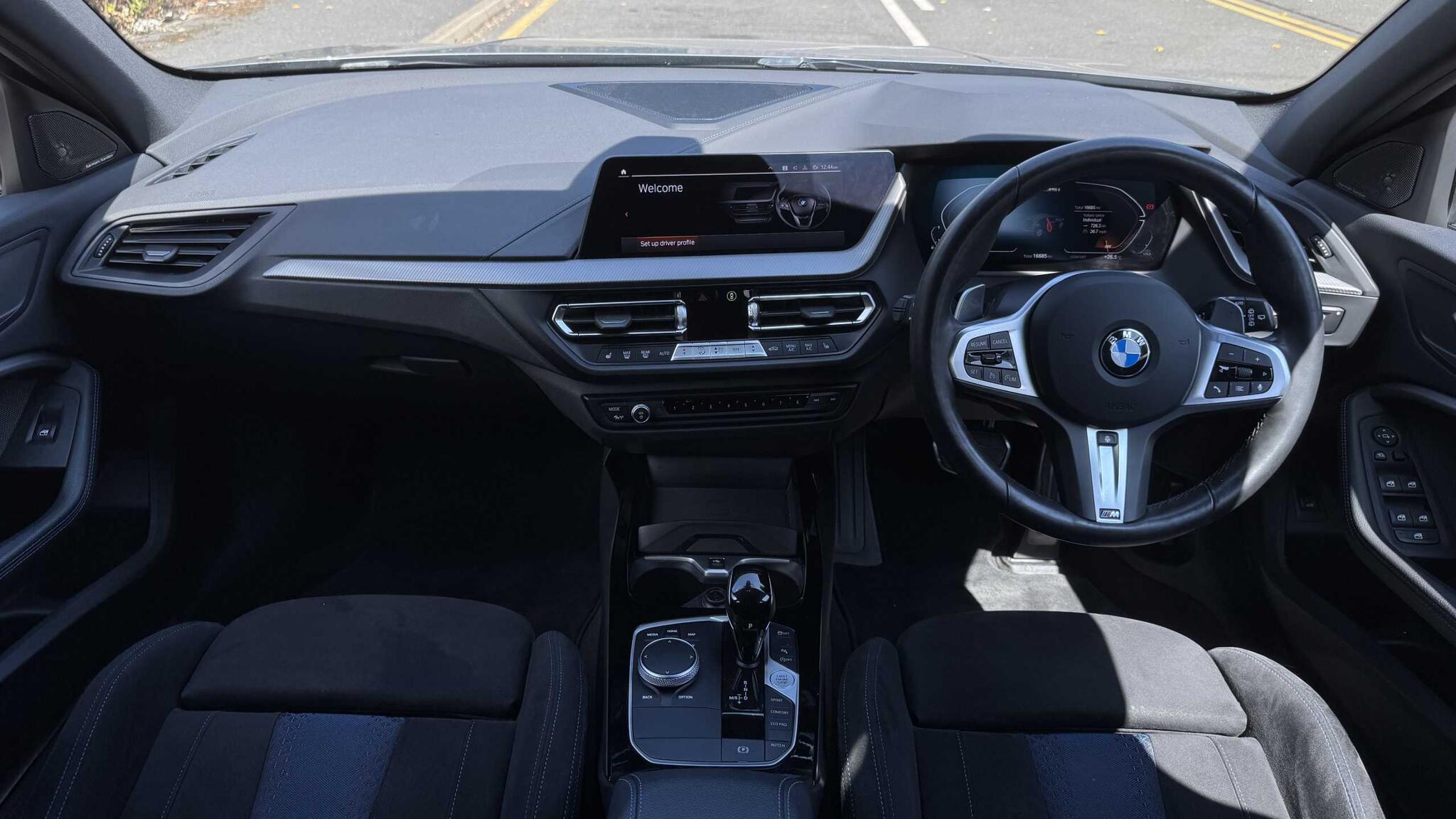 BMW 1 Series view 10