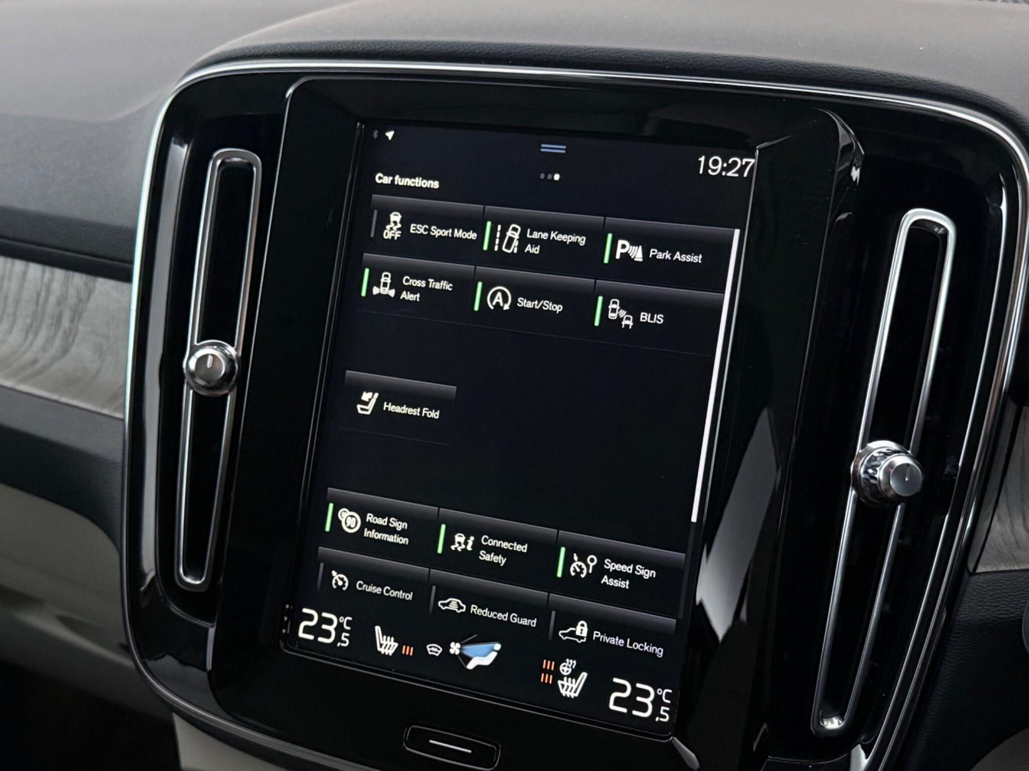 Volvo XC40 view 34