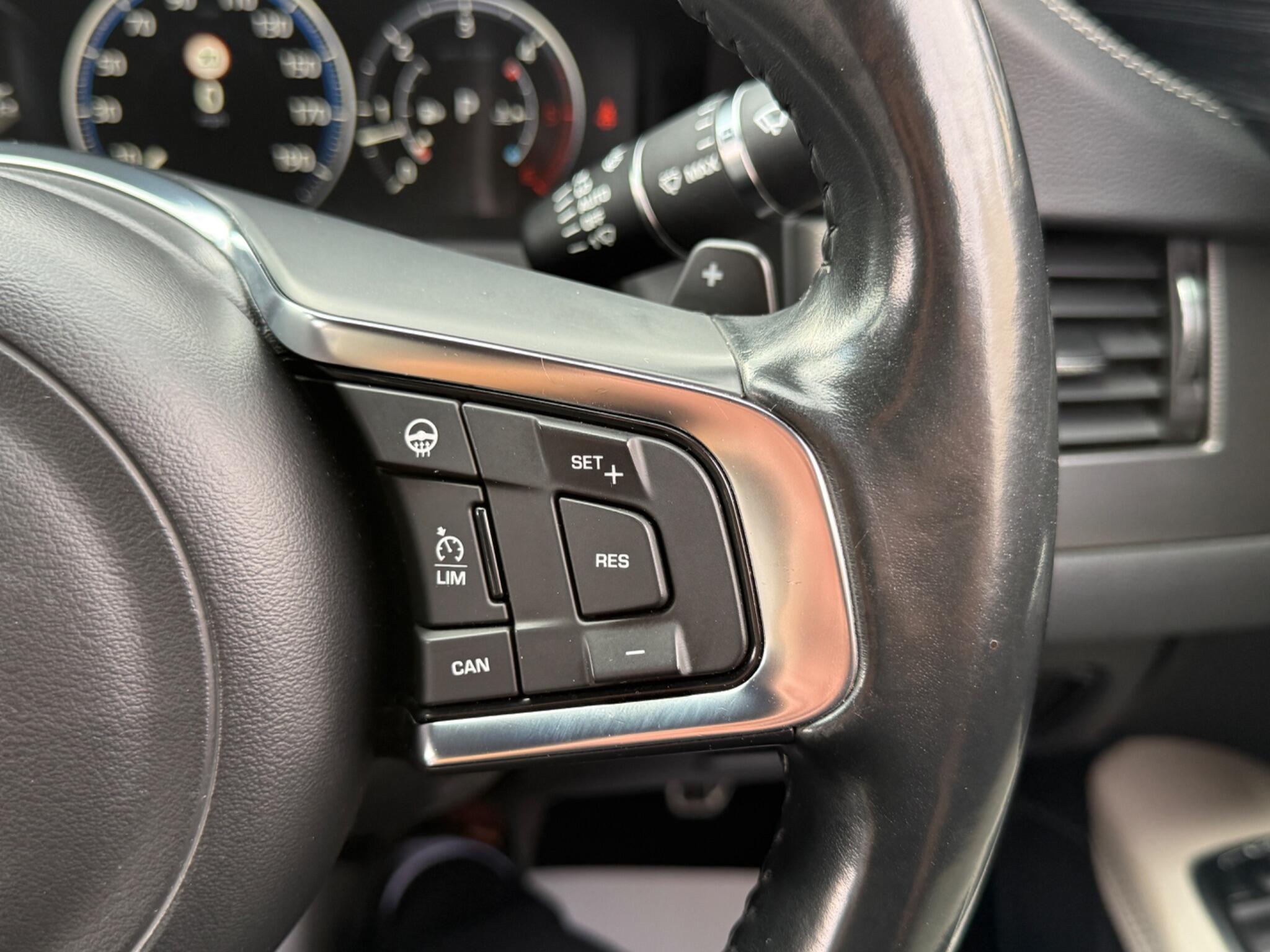 Jaguar XF - Image 62