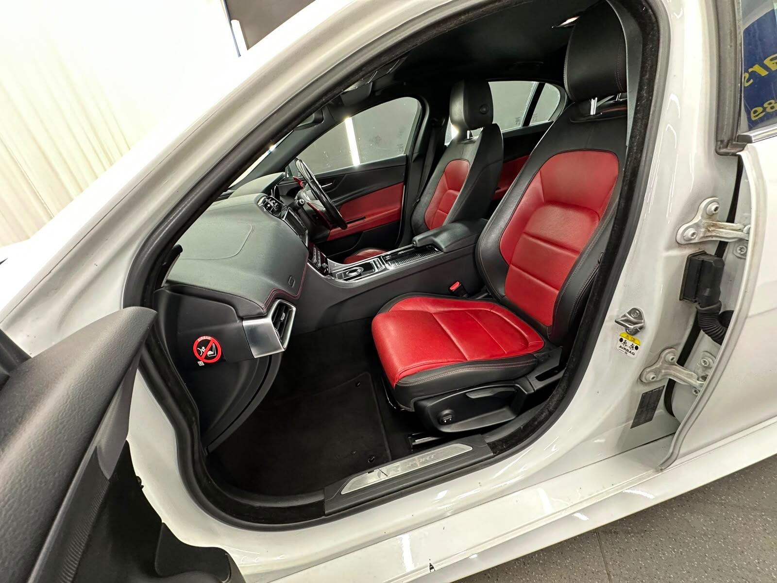 Jaguar XE view 30