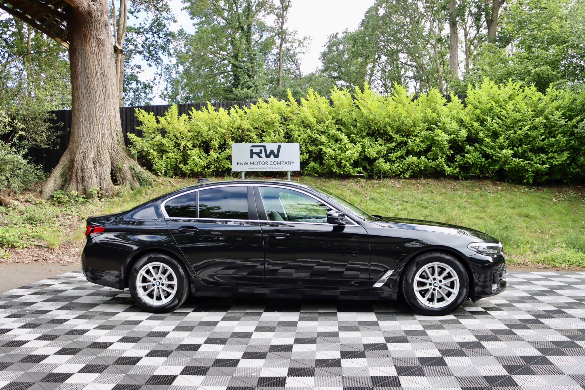 BMW 5 Series view 14