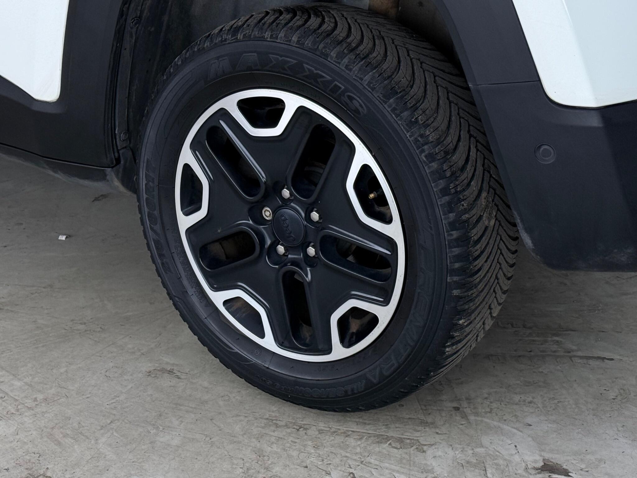 Jeep Renegade view 9