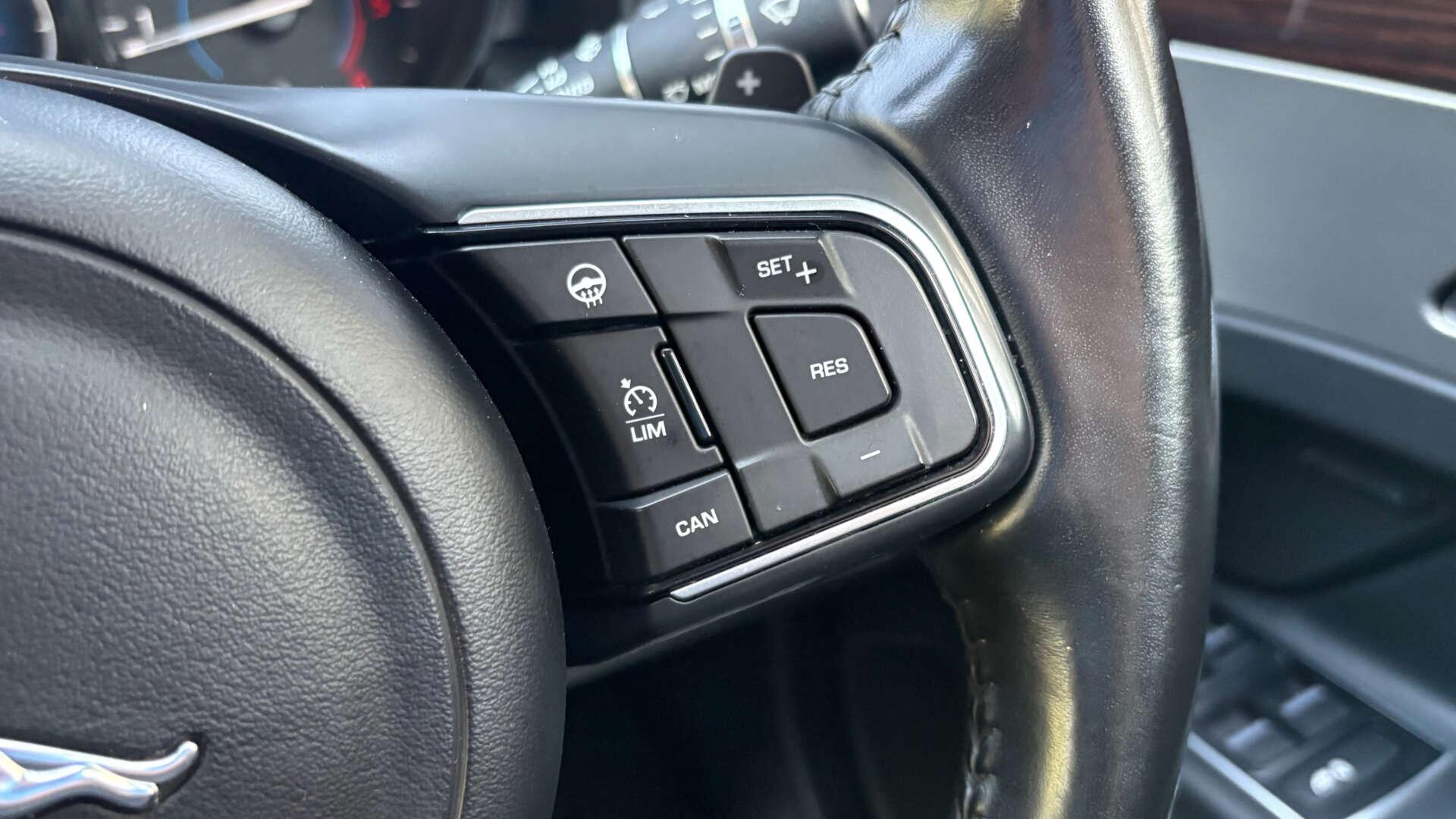 Jaguar XF view 18