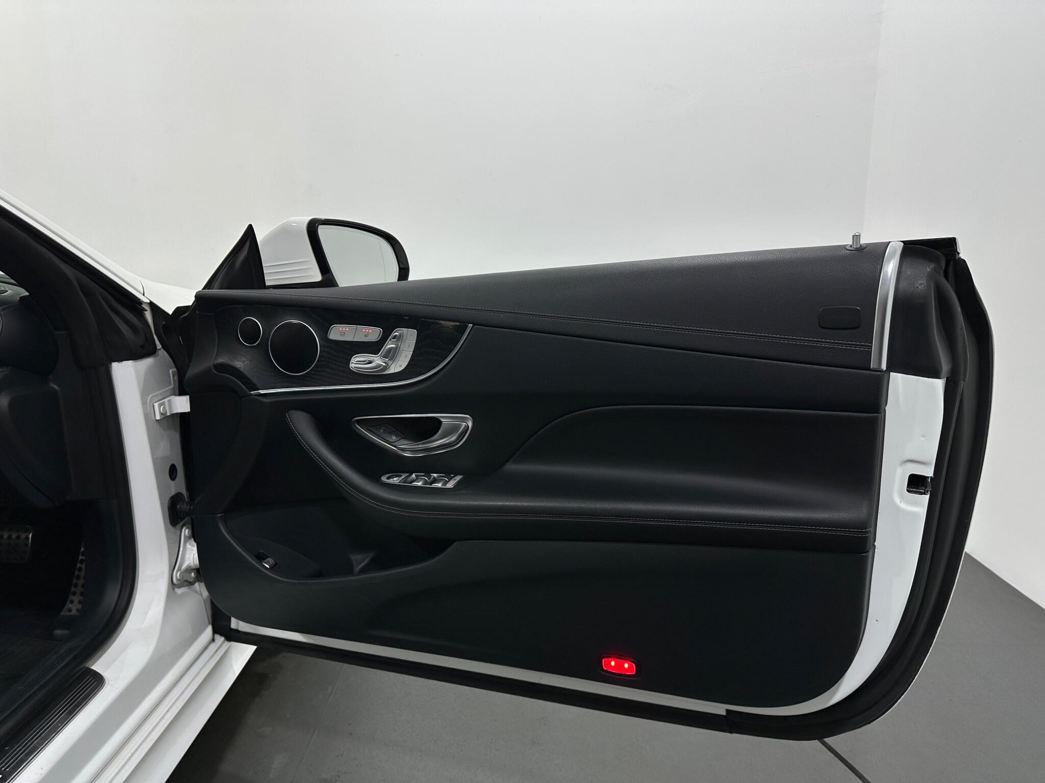 Mercedes-Benz E-Class view 36