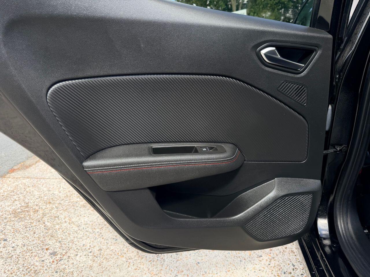 Renault Clio view 23