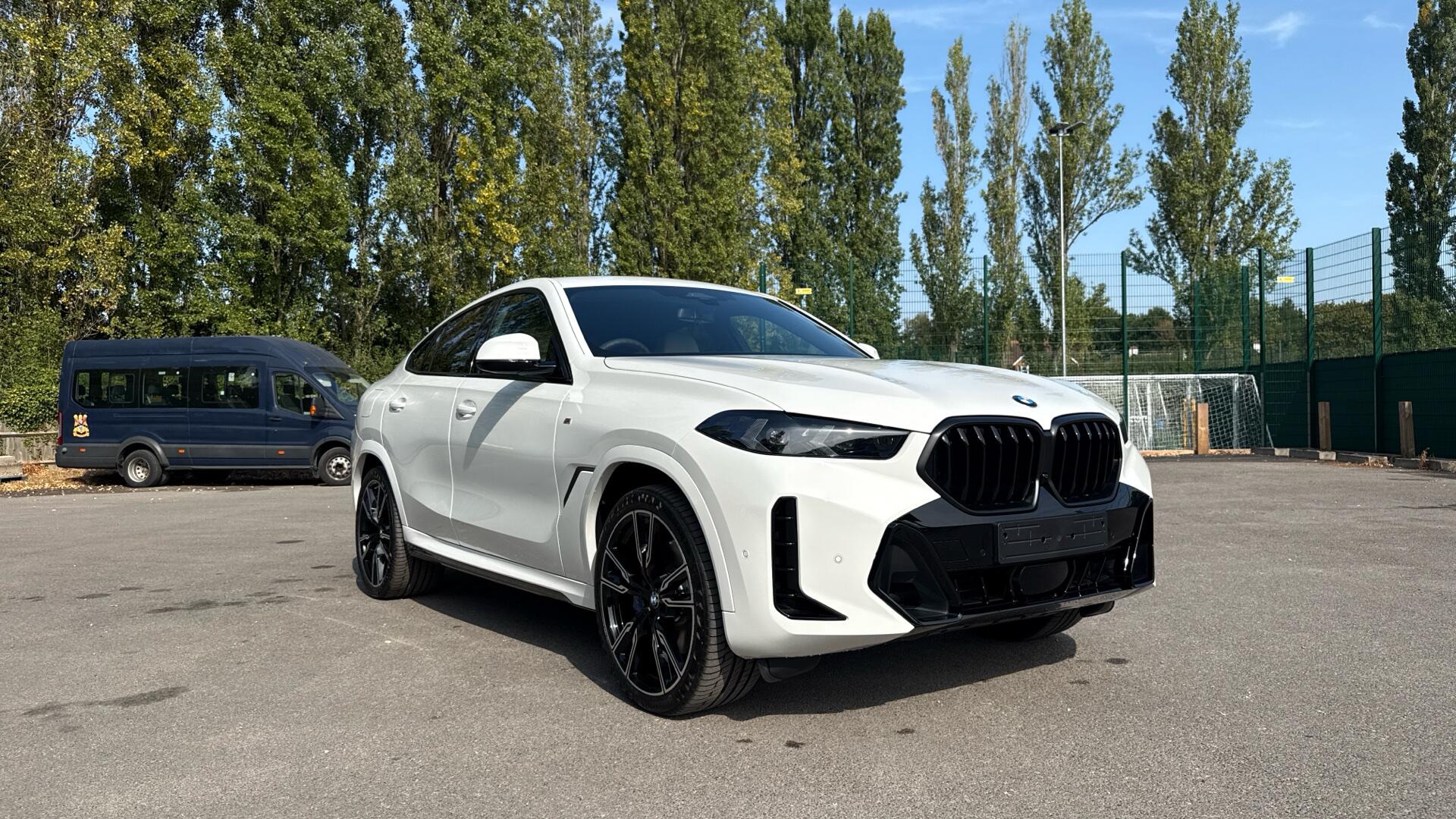 BMW X6 view 24