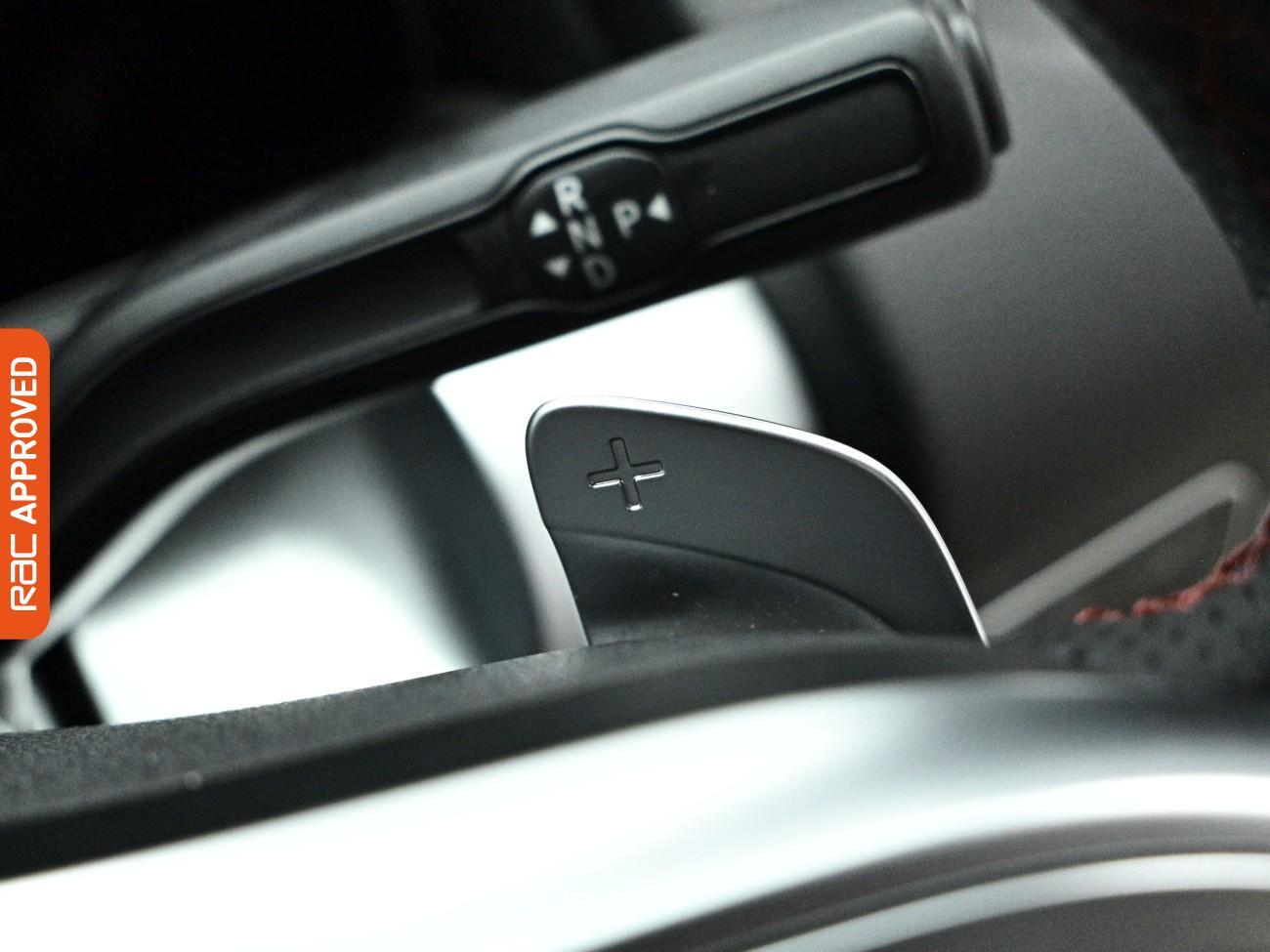 Mercedes-Benz Eqb view 24