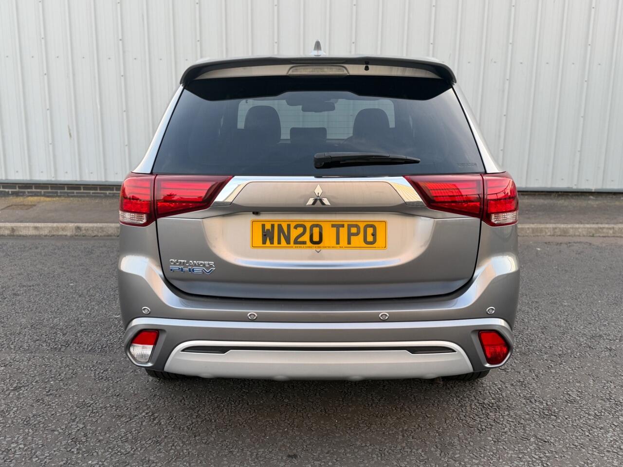 Mitsubishi Outlander view 10